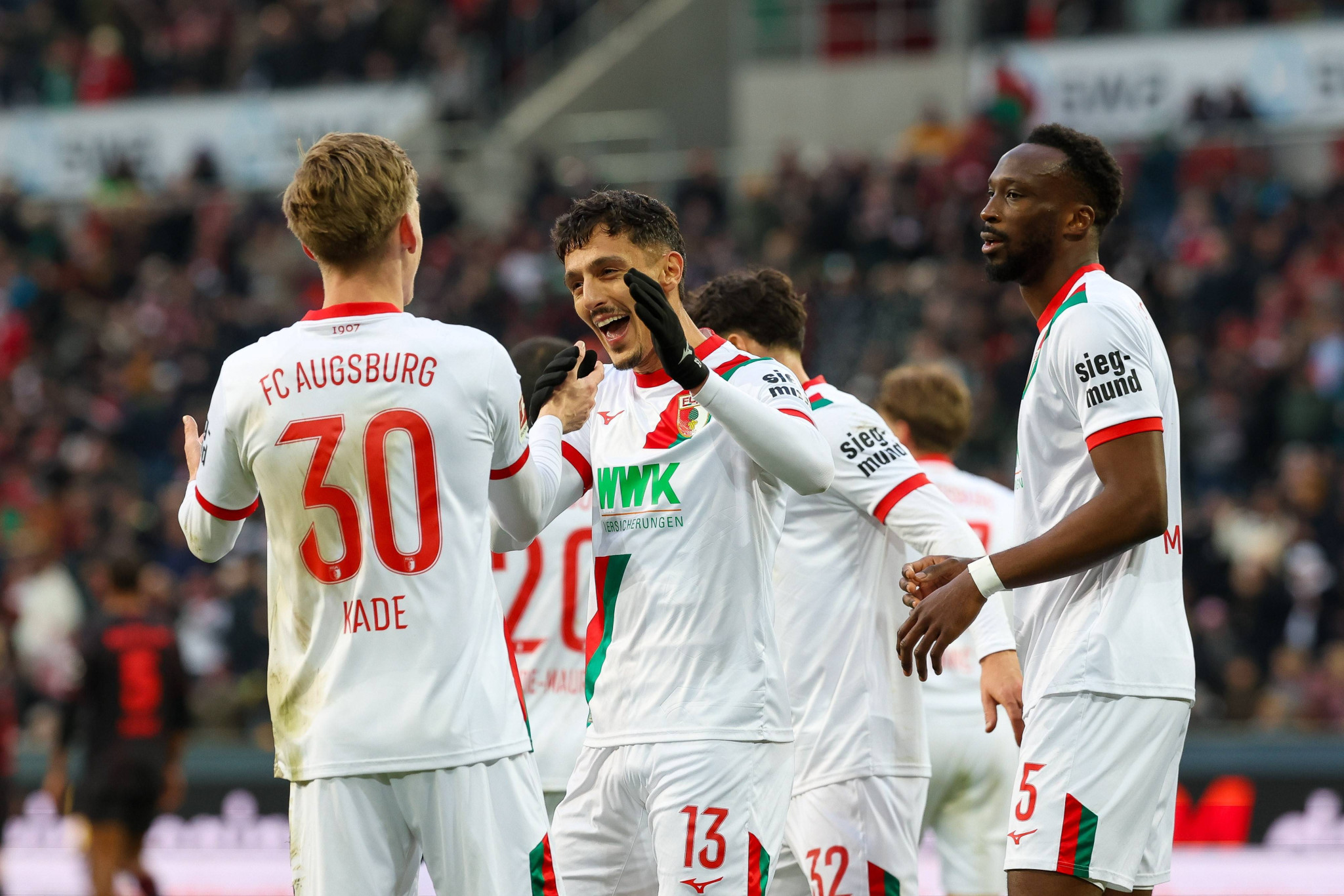 Η Άουγκσμπουργκ υπέταξε την Λεβερκούζεν με παράσταση Γιαννούλη - Πεντάρα της Μπάγερν στη Στουτγκάρδη