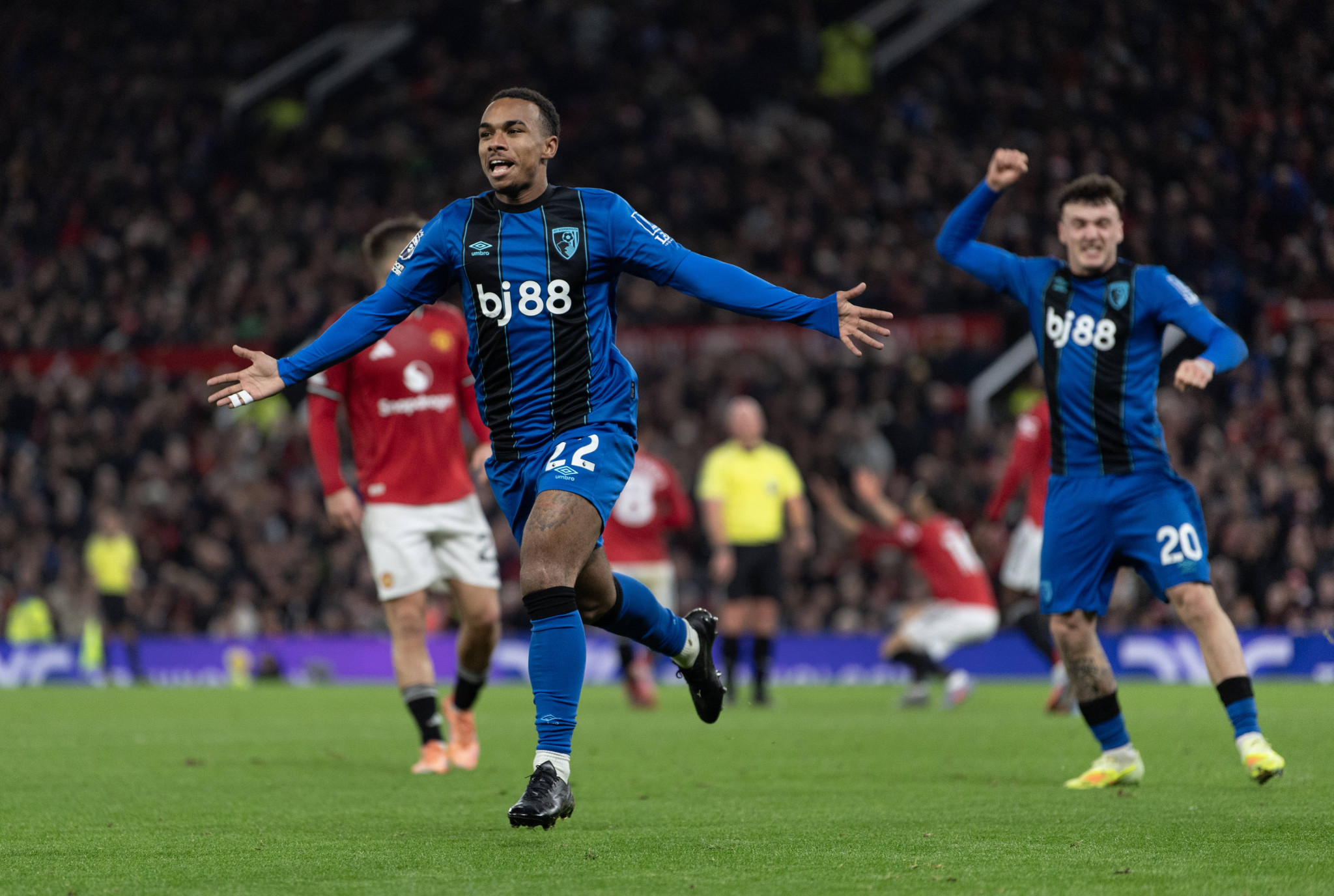 Σαν στο σπίτι της: Το εντυπωσιακό ρεκόρ της Μπόρνμουθ στο «Όλντ Τράφορντ»