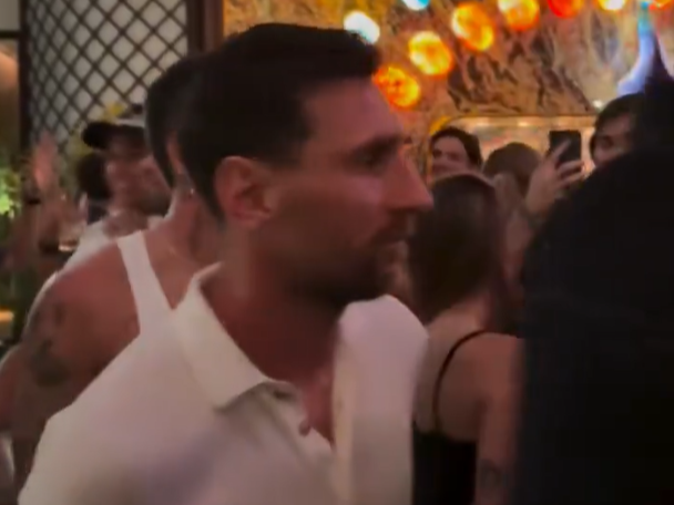 Δεν τον λες και ψυχή της παρέας - Όλοι ξεφάντωσαν για τον τίτλο της Ίντερ Μαϊάμι, ο Μέσι είχε μούτρα (video)