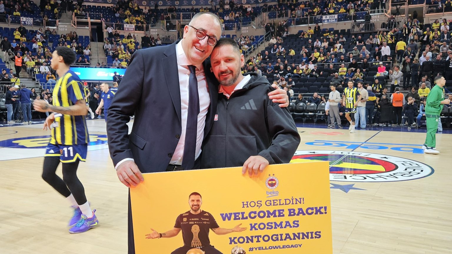 Η Φενέρ βράβευσε τον φυσιοθεραπευτή του Παναθηναϊκού, Κοσμά Κοντογιάννη (photo)