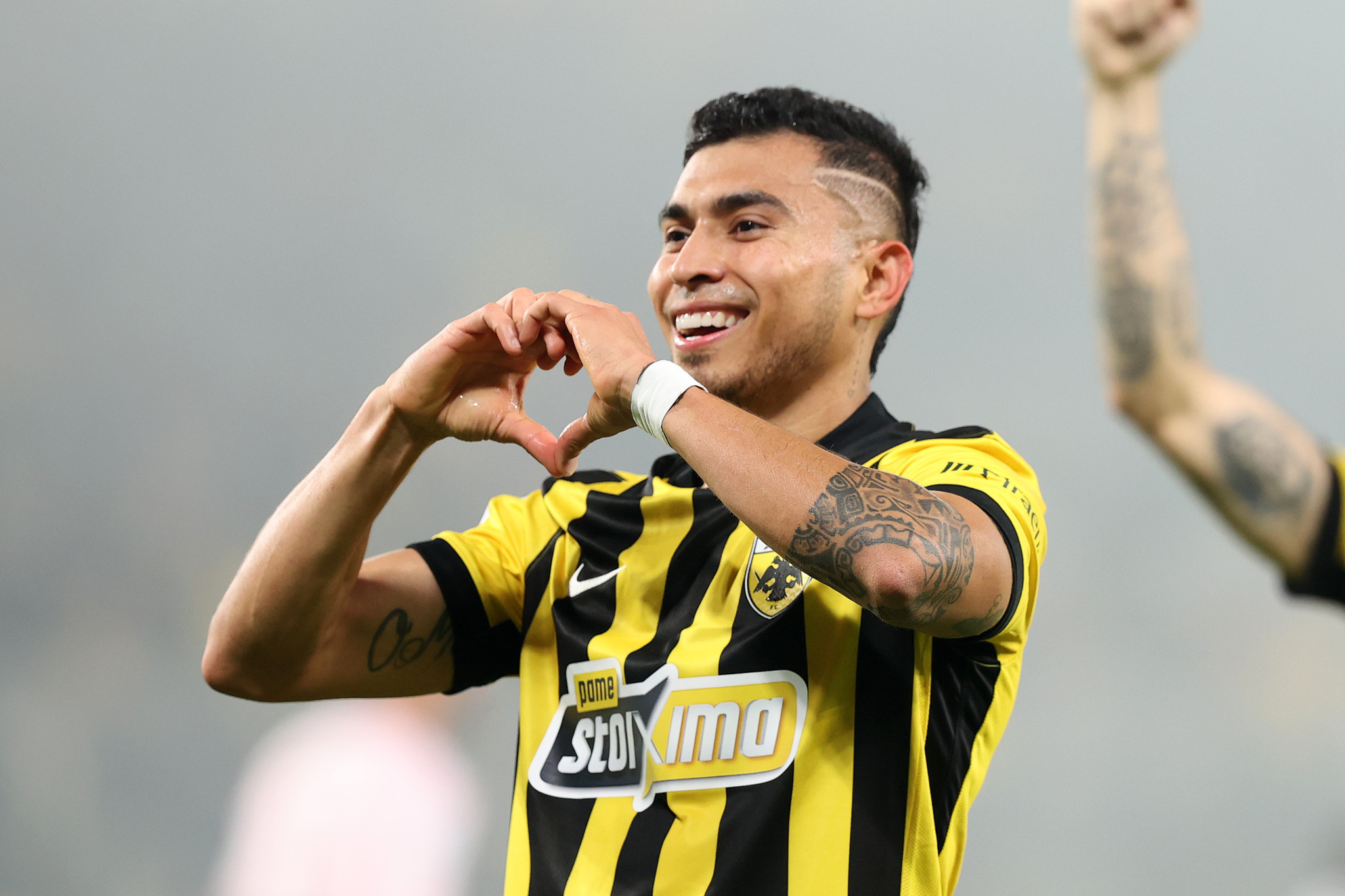 Το απόλυτο build up - Η ΑΕΚ έκρυψε την μπάλα με οκτώ πάσες πριν τη «ζωγραφιά» του Πινέδα