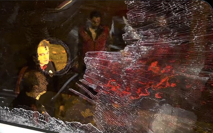 Σκηνές τρόμου: Οπαδοί της Μπούρσασπορ πετροβόλησαν το πούλμαν της Γαλατασαράι (video)