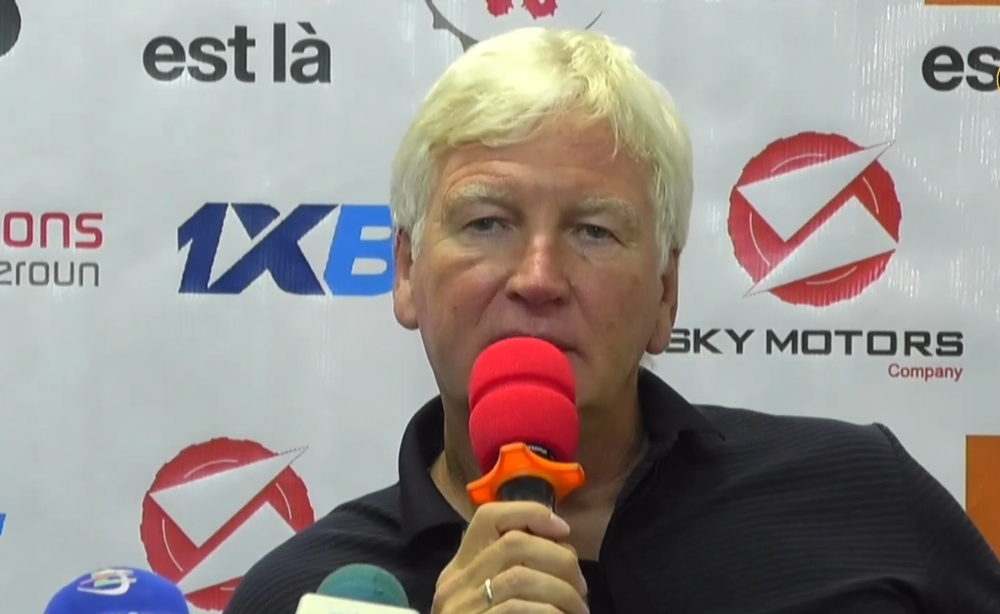 Σουρεάλ χάος στο Καμερούν - Ο Μπρις απολύθηκε αλλά ανακοίνωσε αποστολή για το Κύπελλο Εθνών Αφρικής