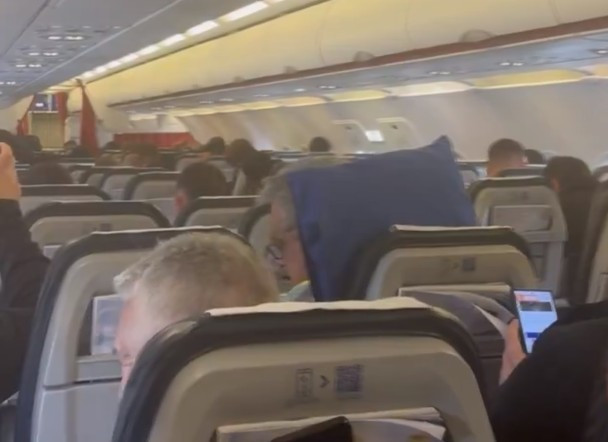 Με τον ύμνο της ΑΕΚ η άφιξη στη Σαμψούντα (video)