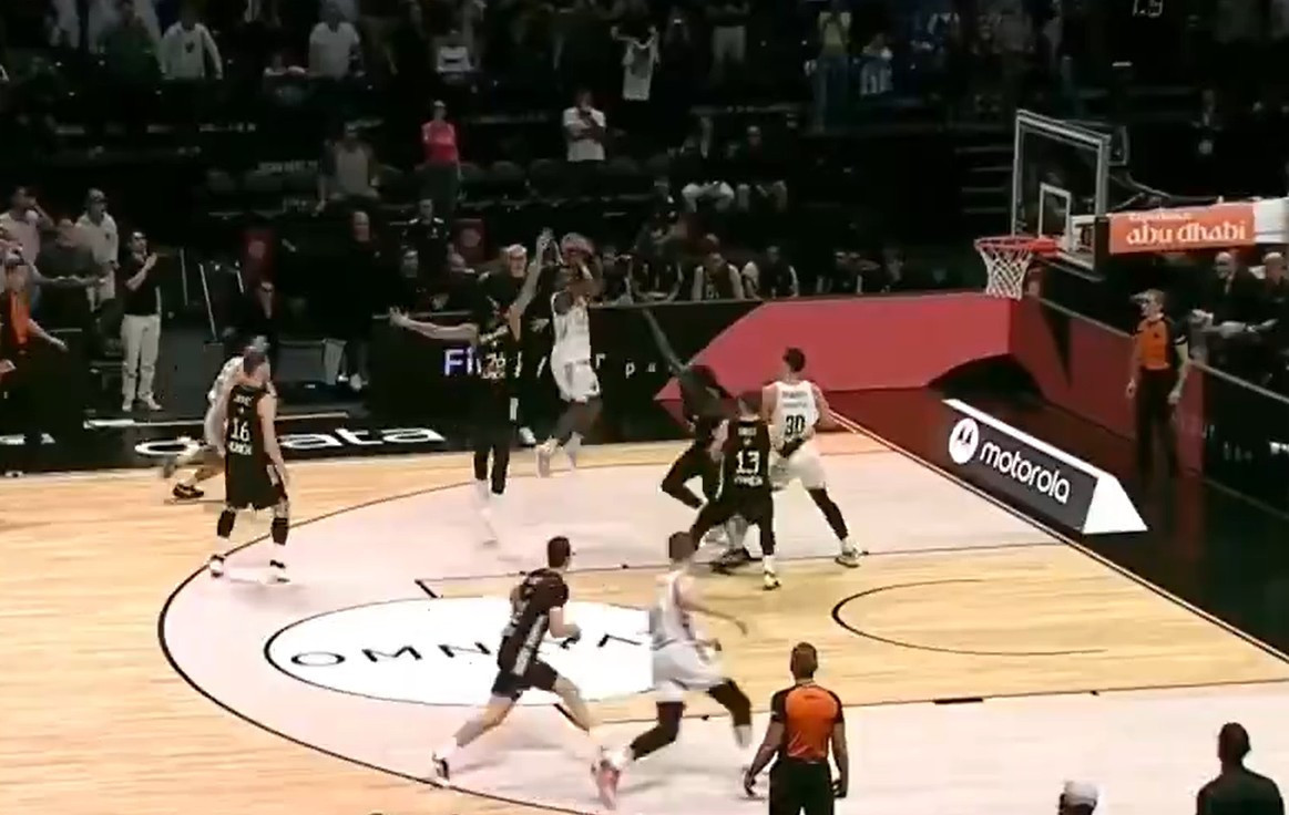 Η καλαθάρα του Ράιτ που «ξέρανε» την Μπάγερν στο Ντουμπάι (video)