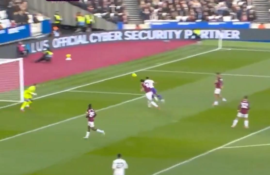 Άτυχος ο Μαυροπάνος - Έβαλε αυτογκόλ σε προσπάθεια να διώξει τη μπάλα (video)