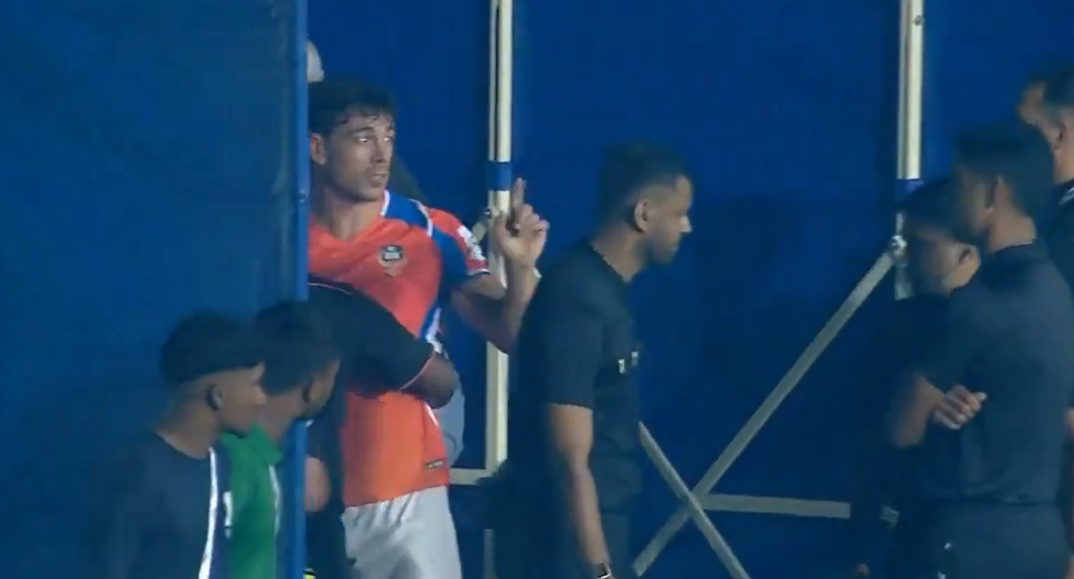 Απίστευτο σκηνικό: Πρώην παίκτης του Βόλου αποβλήθηκε λόγω του... εσωρούχου του