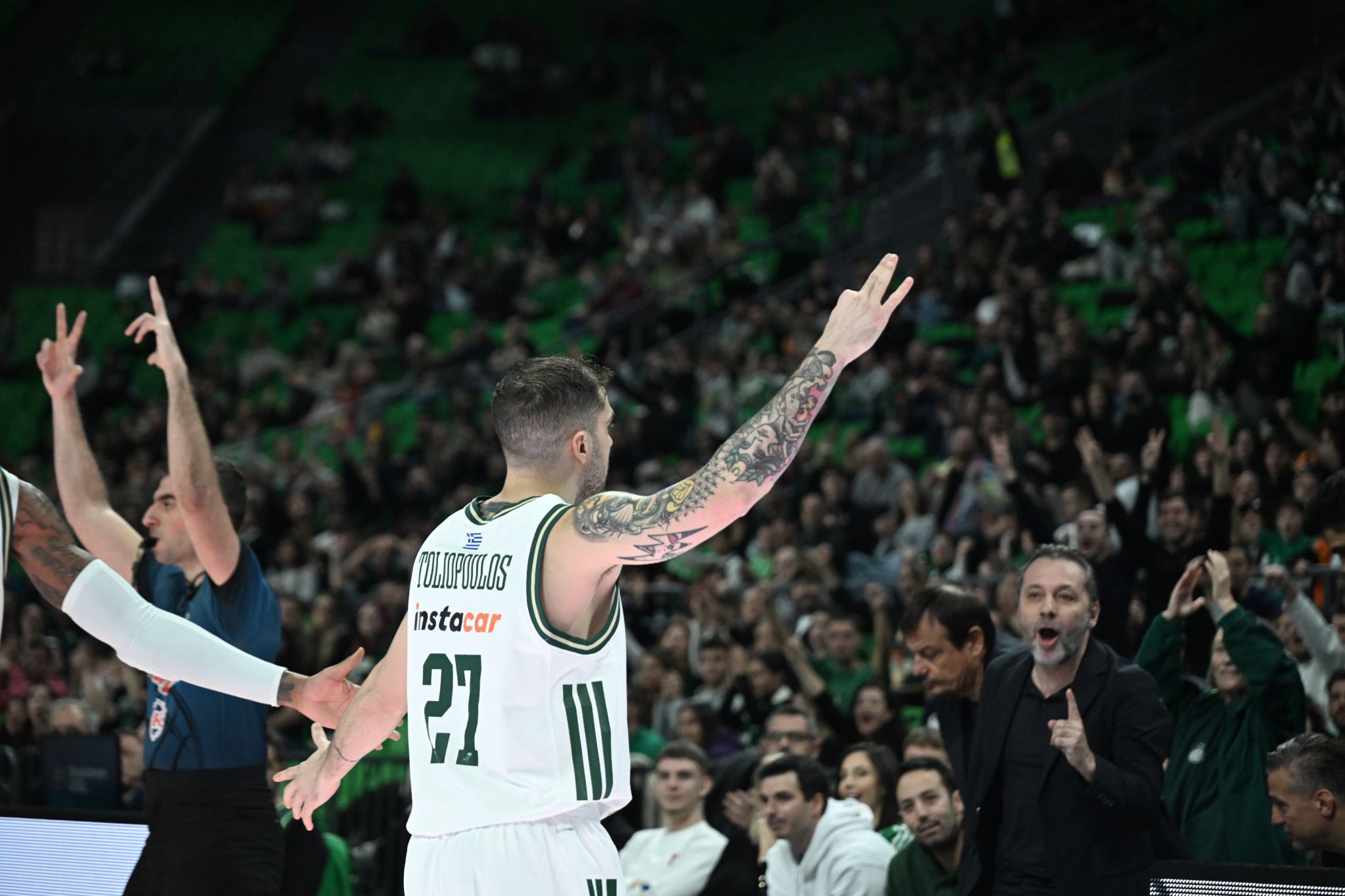 Εντυπωσιακό buzzer-beater του Τολιόπουλου στο φινάλε του πρώτου δεκαλέπτου (video)