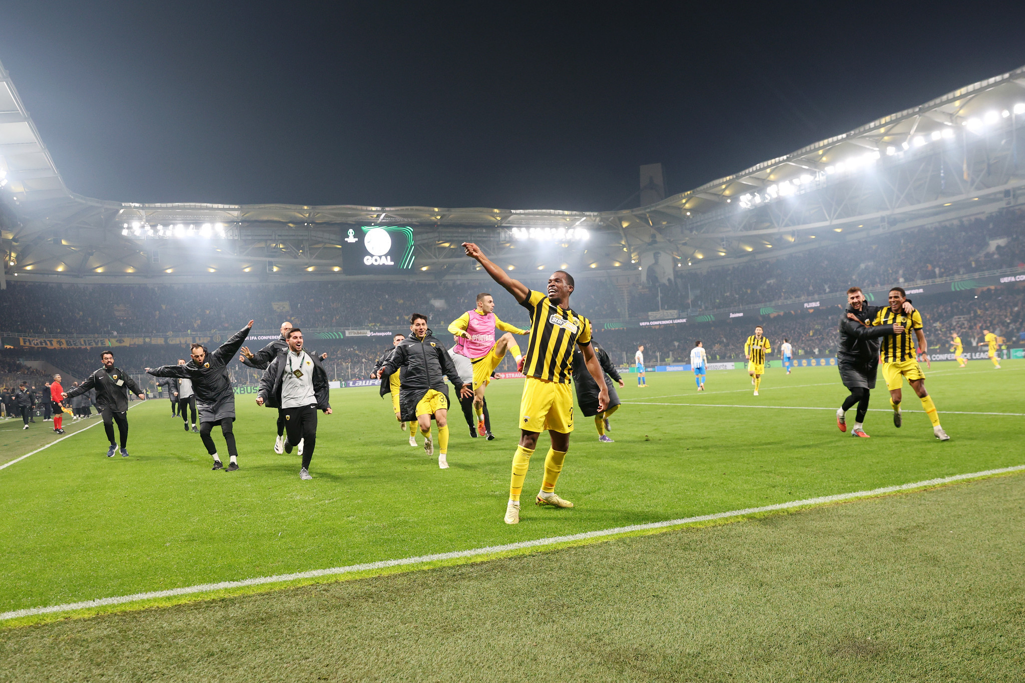 Απίστευτο περιστατικό με ασθενή στις κερκίδες της «OPAP Arena» - «Παιδιά, κάντε λίγο στην άκρη να δω το πέναλτι»