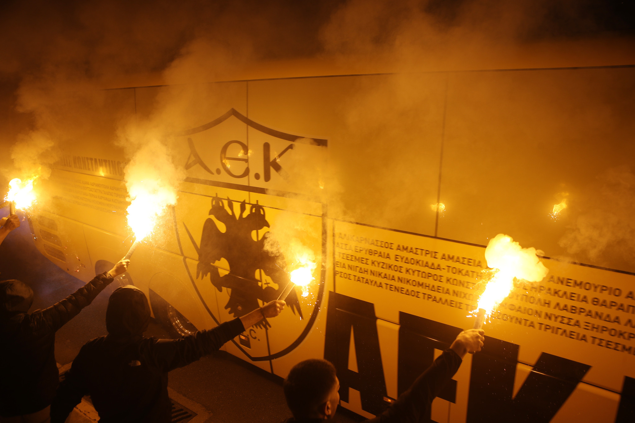 Αποθεωτική υποδοχή της ΑΕΚ στη Νέα Φιλαδέλφεια από την Original 21 (video)