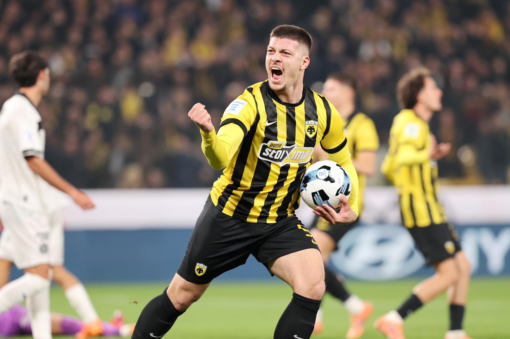 Με κεφαλιά του Γιόβιτς το 2-1 της ΑΕΚ (video)