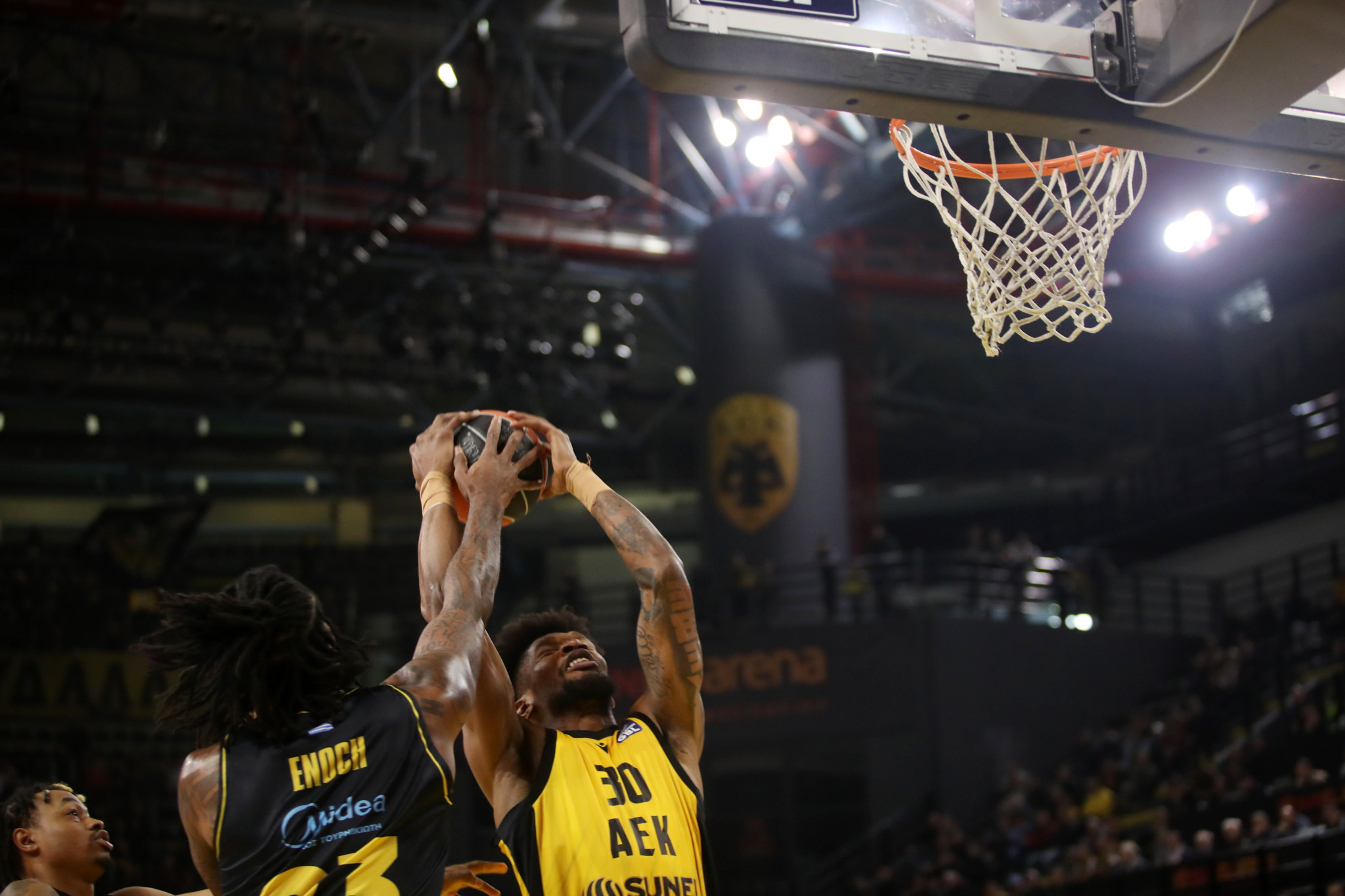 Επιβλητική τάπα του Ίνοχ επάνω στον Κρις Σίλβα (video)