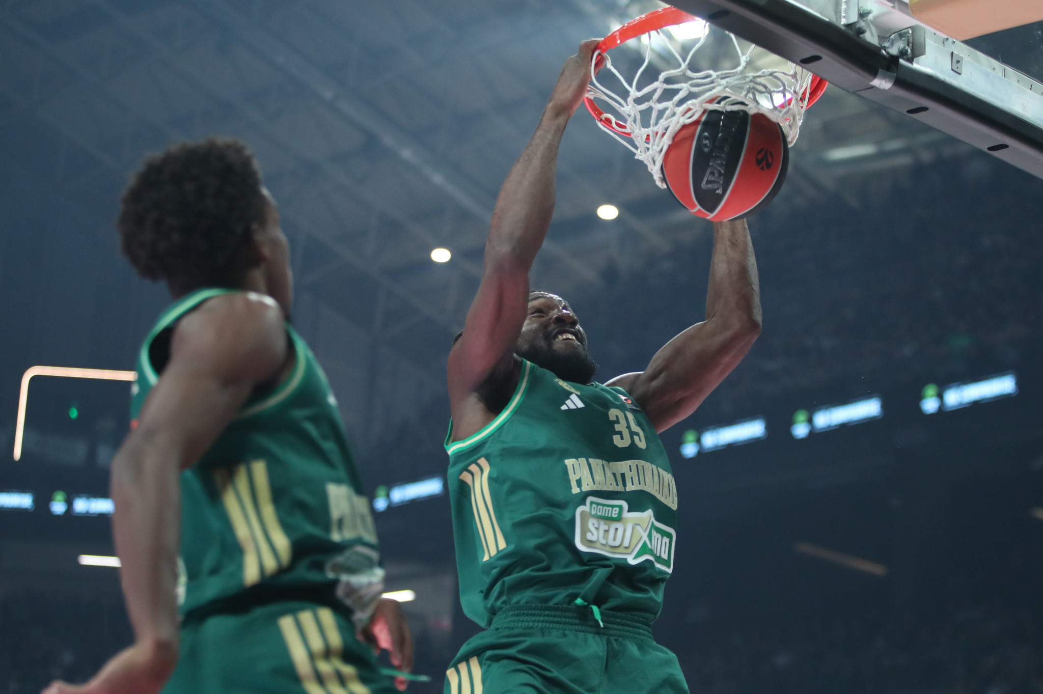 Με εντυπωσιακό alley-oop ξεκίνησε ο Φαρίντ το ντέρμπι με τον Ολυμπιακό (video)