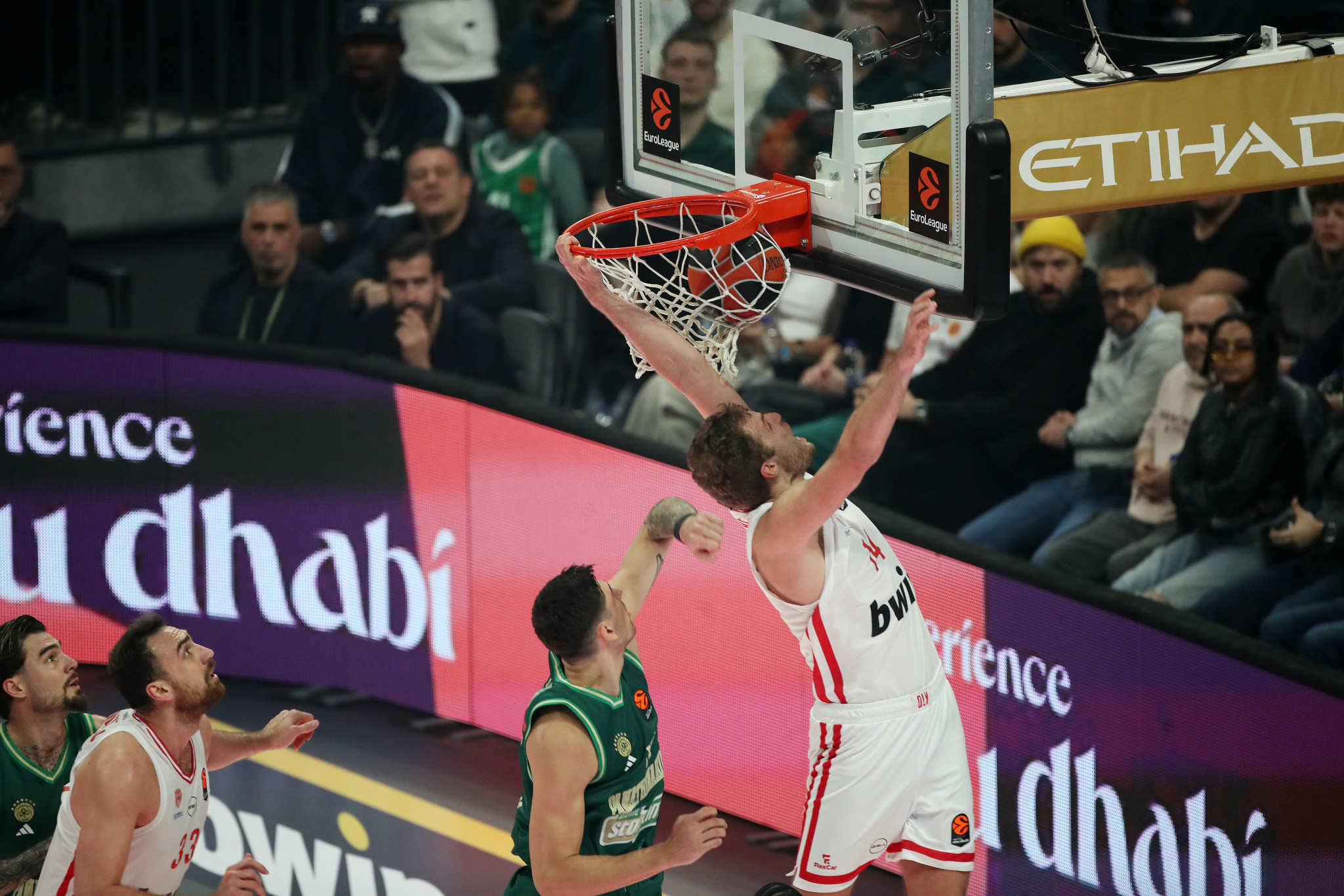 Εντυπωσιακό και... σπάνιο κάρφωμα από τον Βεζένκοφ κόντρα στον Παναθηναϊκό (video)