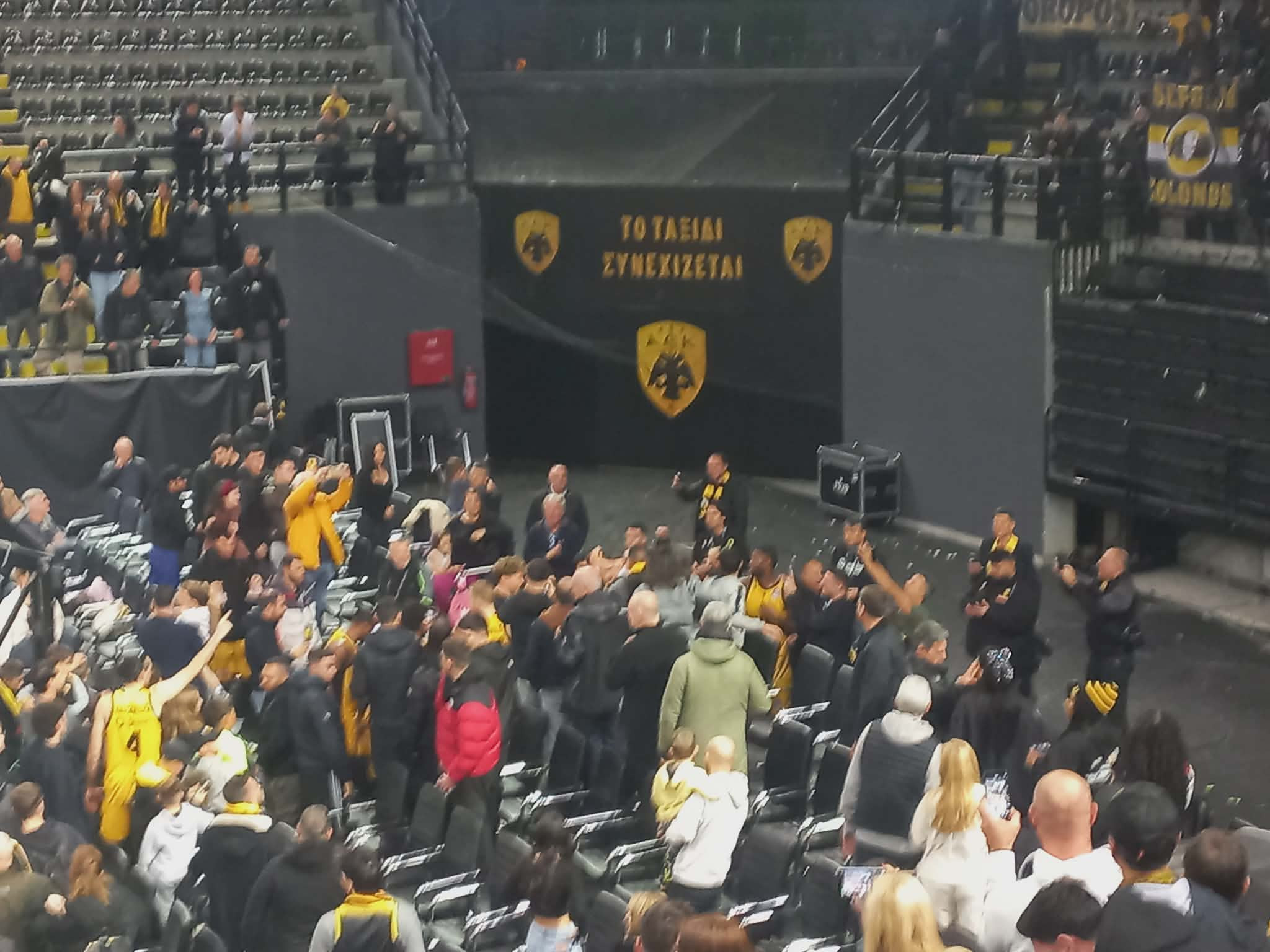 Τελευταίο... κιτρινόμαυρο πάρτι για το 2025: Ομάδα και κόσμος ένα στην ΑΕΚ