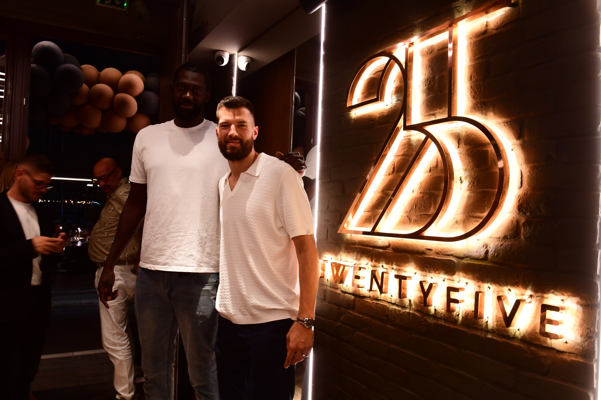 Φωτιά στο εστιατόριο «25» του Πίτερς - Τέθηκε άμεσα υπό έλεγχο (video)