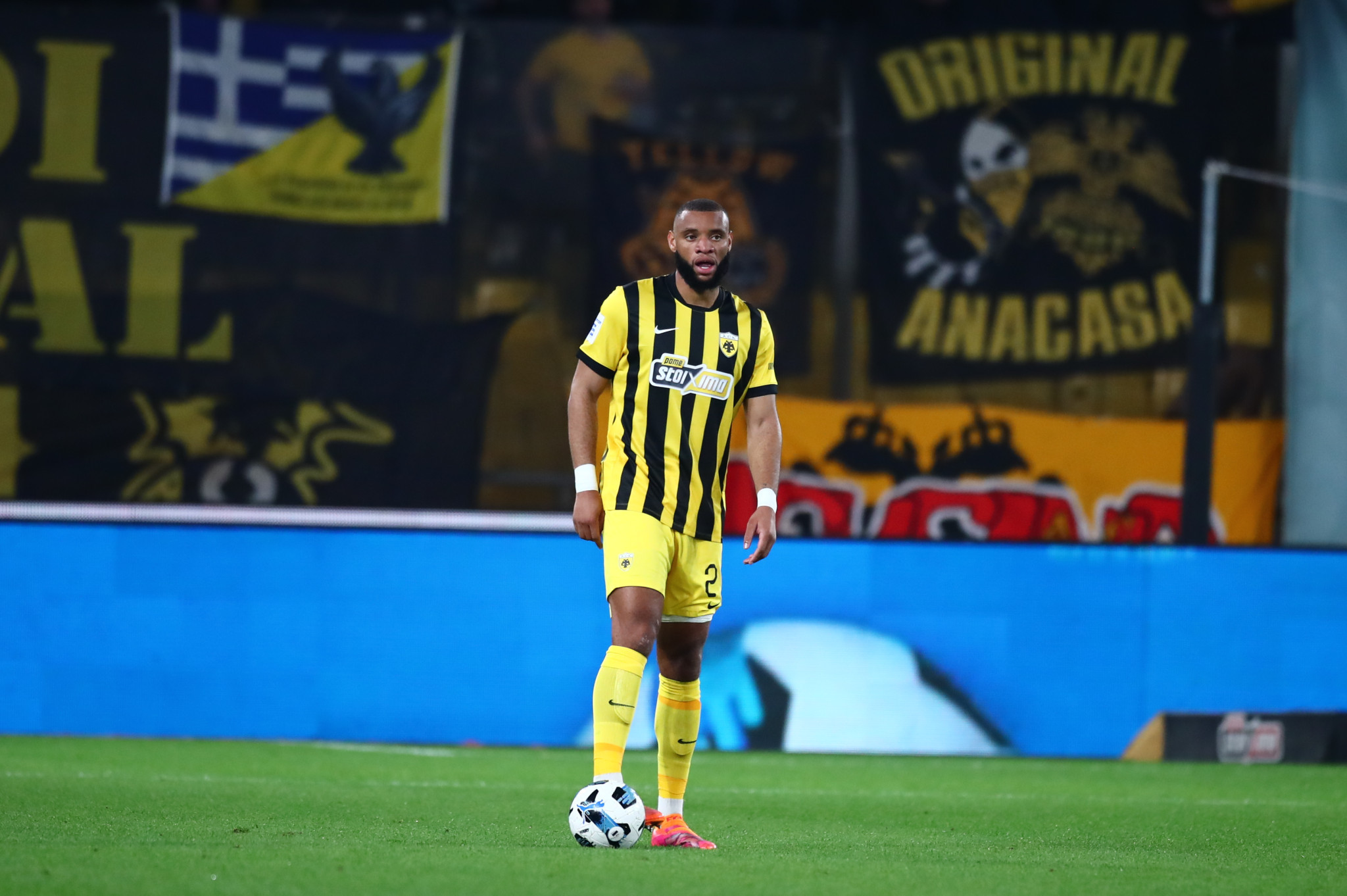 Εκτός αποστολής ο Μουκουντί - Με 19 παίκτες διαθέσιμους η ΑΕΚ κόντρα στην Κραϊόβα