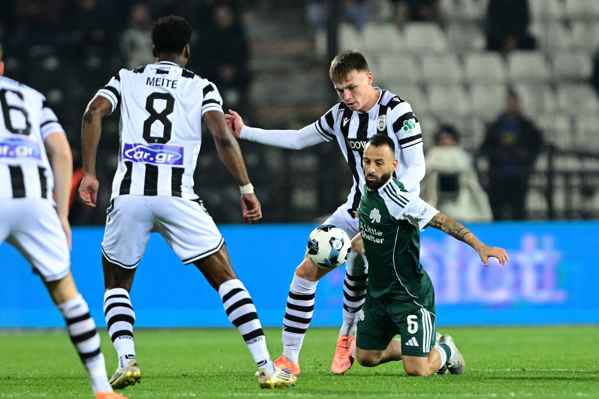 Αποδοκιμασίες σε Σιώπη στην Τούμπα