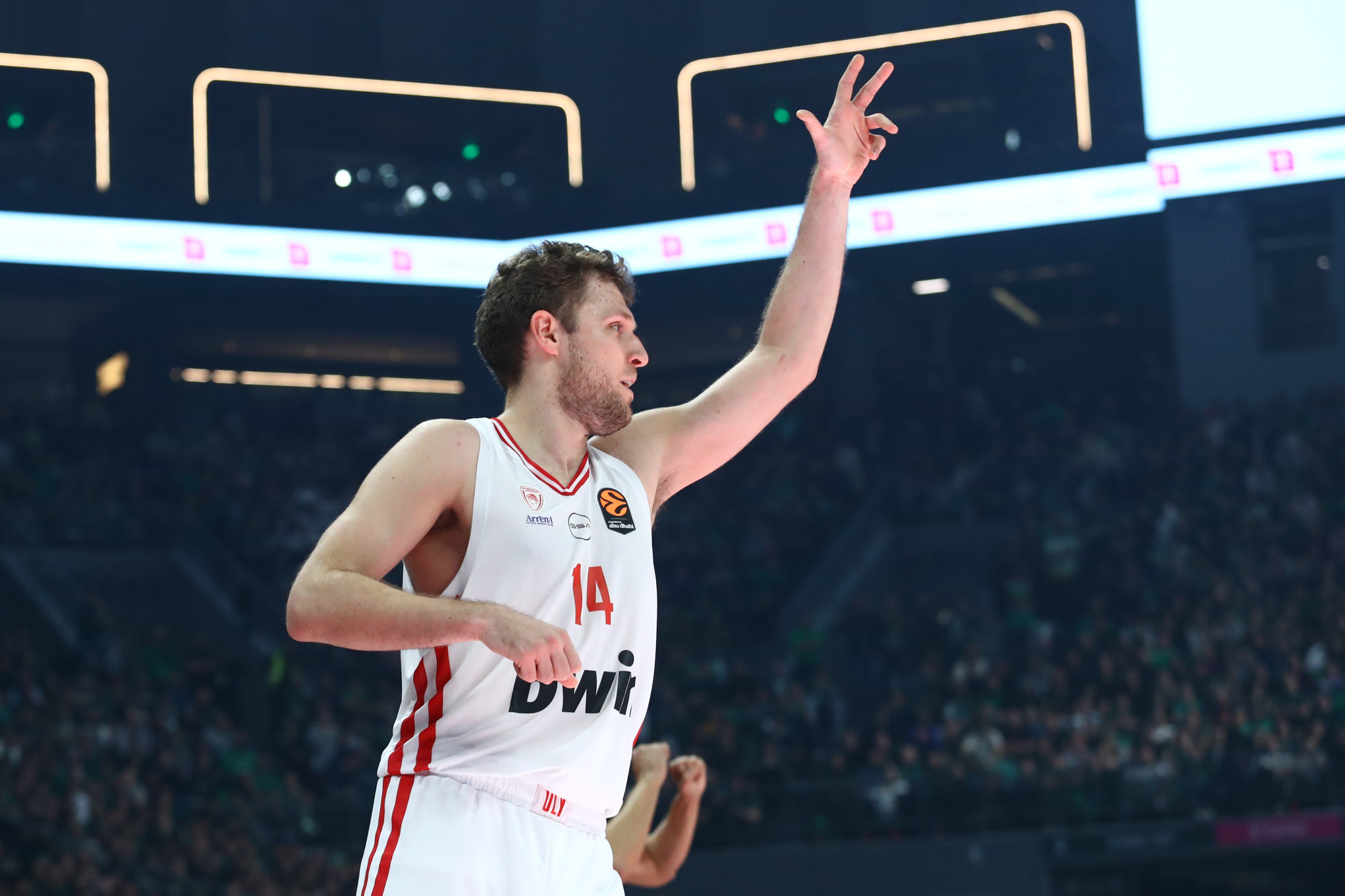 Θριάμβευσε με την προσωπικότητα και το... δικό του μπάσκετ