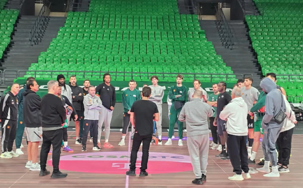 Γιαννακόπουλος: «Σεβαστείτε εμένα και τους φιλάθλους που δεν κοιμήθηκαν, να γίνετε ομάδα»