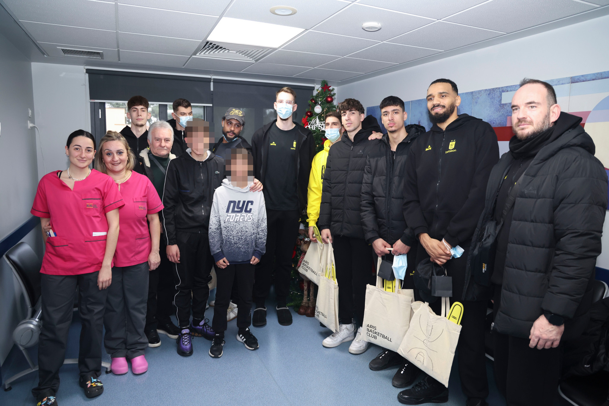 Ο Άρης δίπλα στα παιδιά