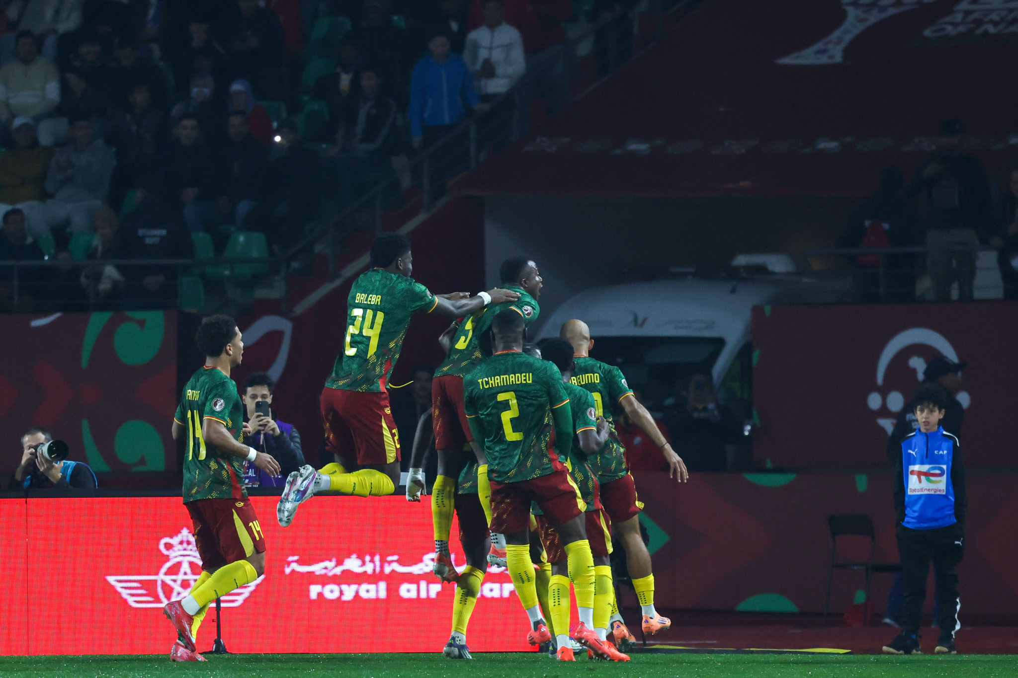 Νίκη με ανατροπή για το Καμερούν κόντρα στην Μοζαμβίκη (videos)