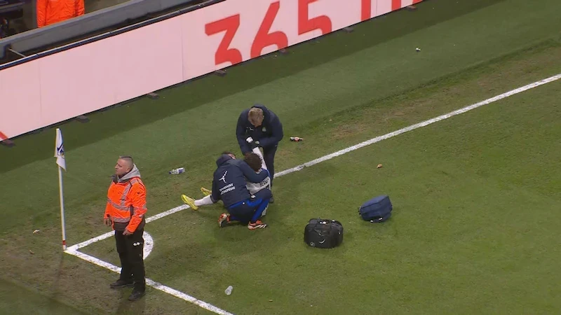 Διακοπή στο Άντερλεχτ-Σαρλερουά: Έριξαν αντικείμενα στον σκόρερ των φιλοξενούμενων