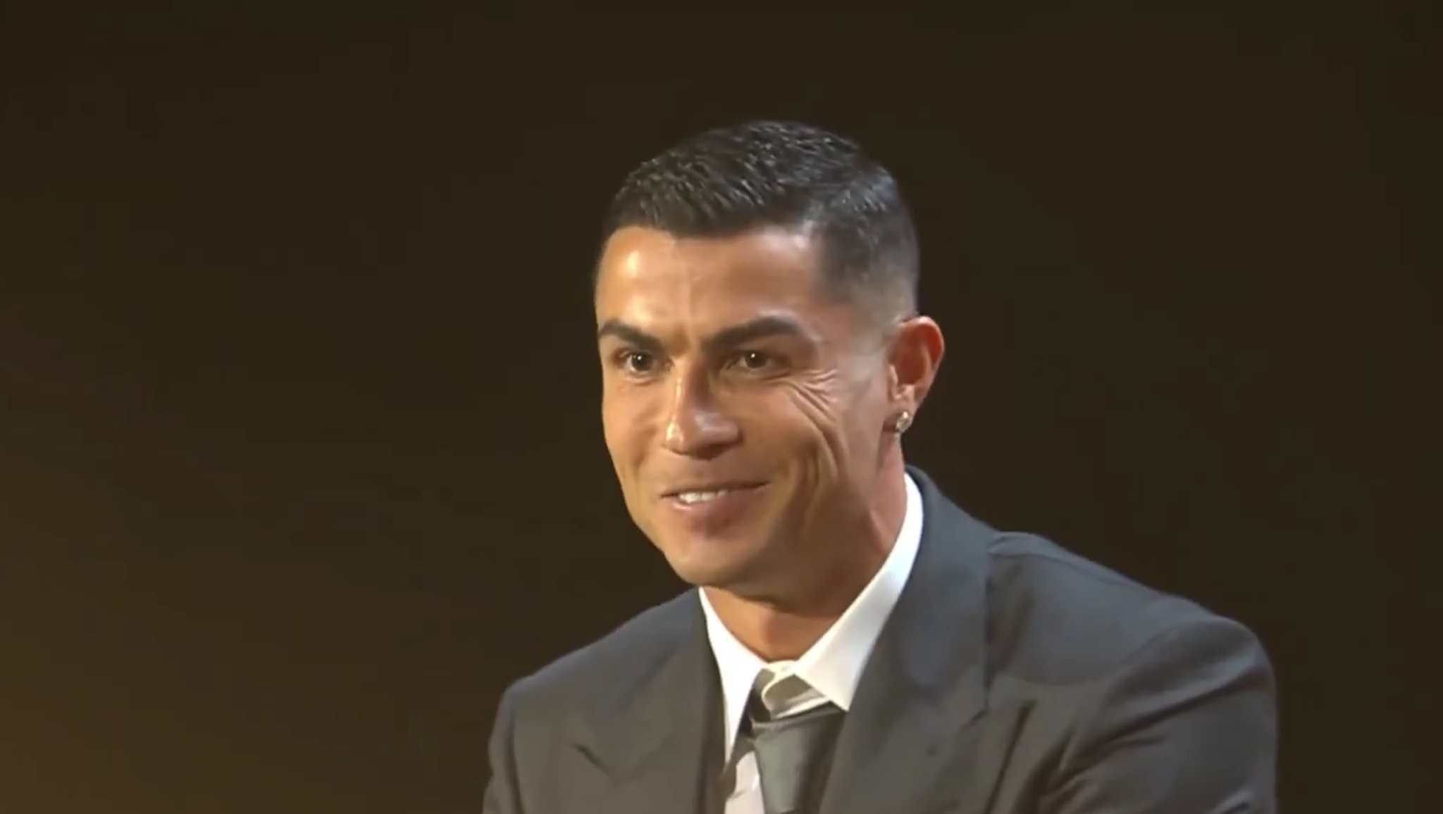 Ολοι κοιτούσαν το χέρι του Κριστιάνο - Το πανάκριβο ρολόι που τράβηξε όλα τα βλέμματα