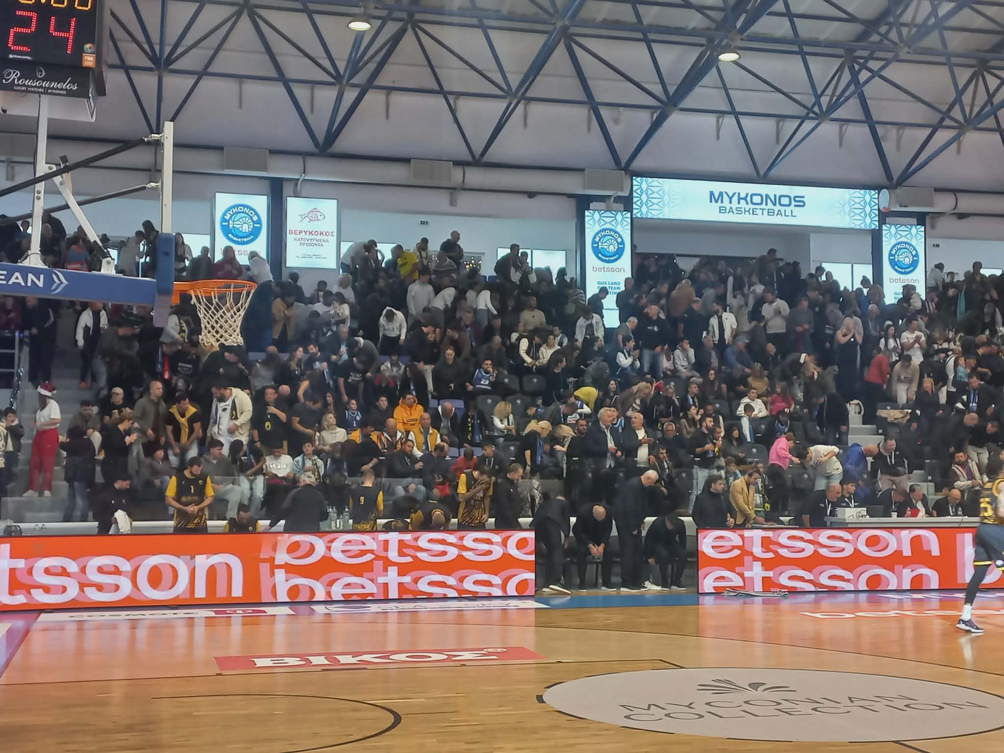 Στο πλευρό της ΑΕΚ ο κόσμος της και στη Μύκονο