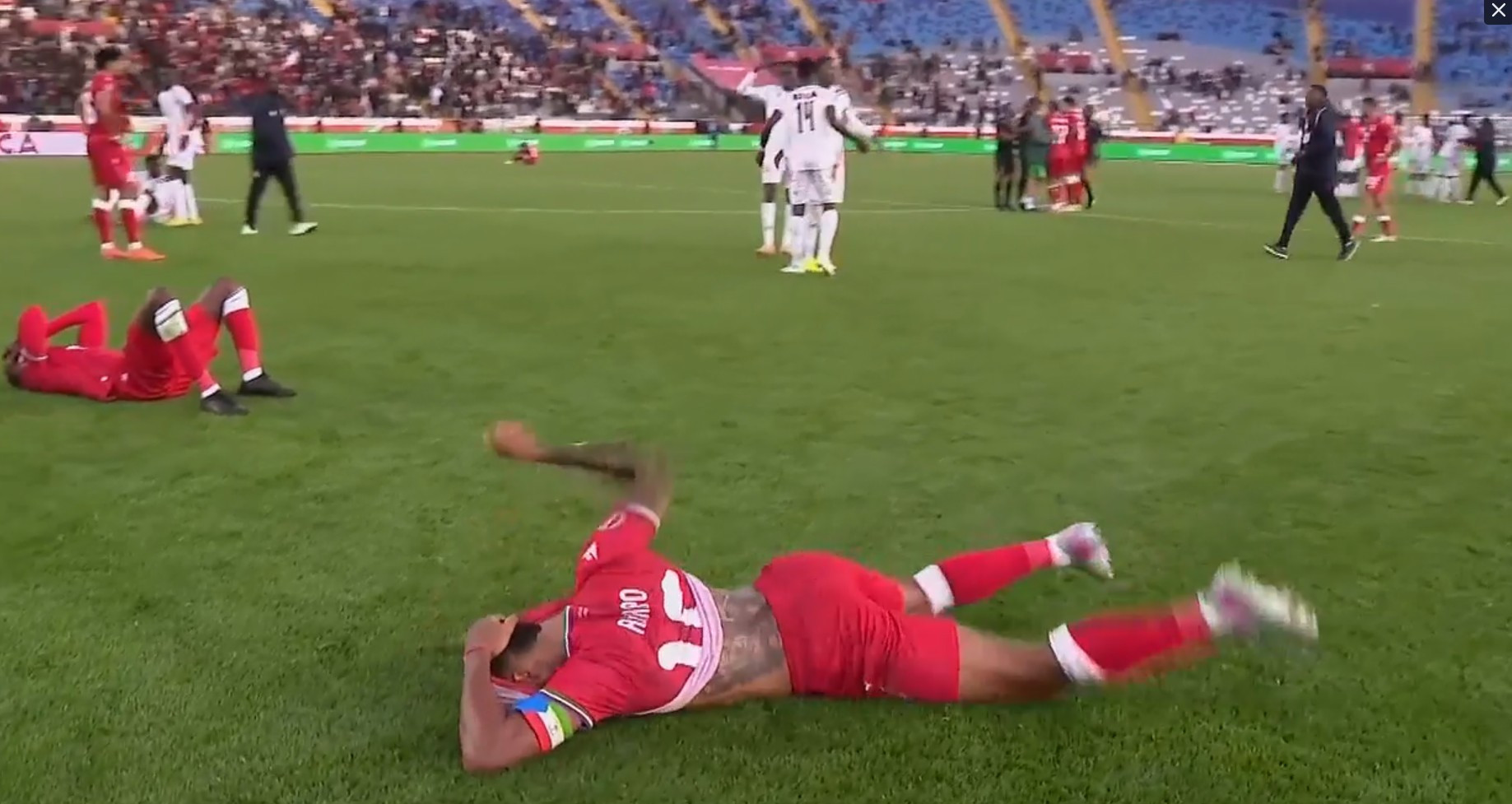 Κλάματα και ξέσπασμα στο χορτάρι μετά την ήττα της Ισημερινής Γουινέας (video)