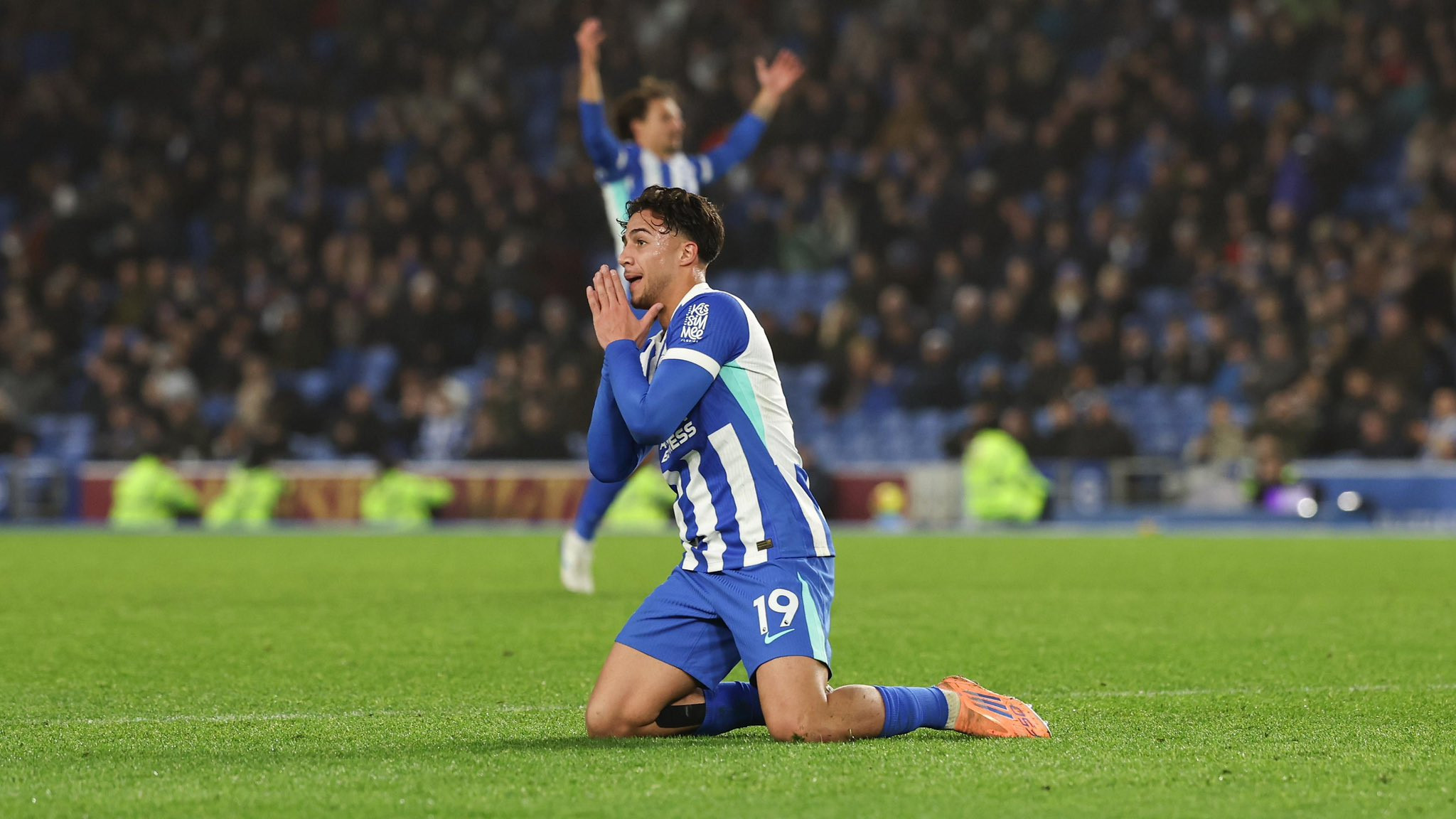 Ο Κωστούλας σκόραρε με την Μπράιτον, αλλά το γκολ του Έλληνα στράικερ ακυρώθηκε (video)