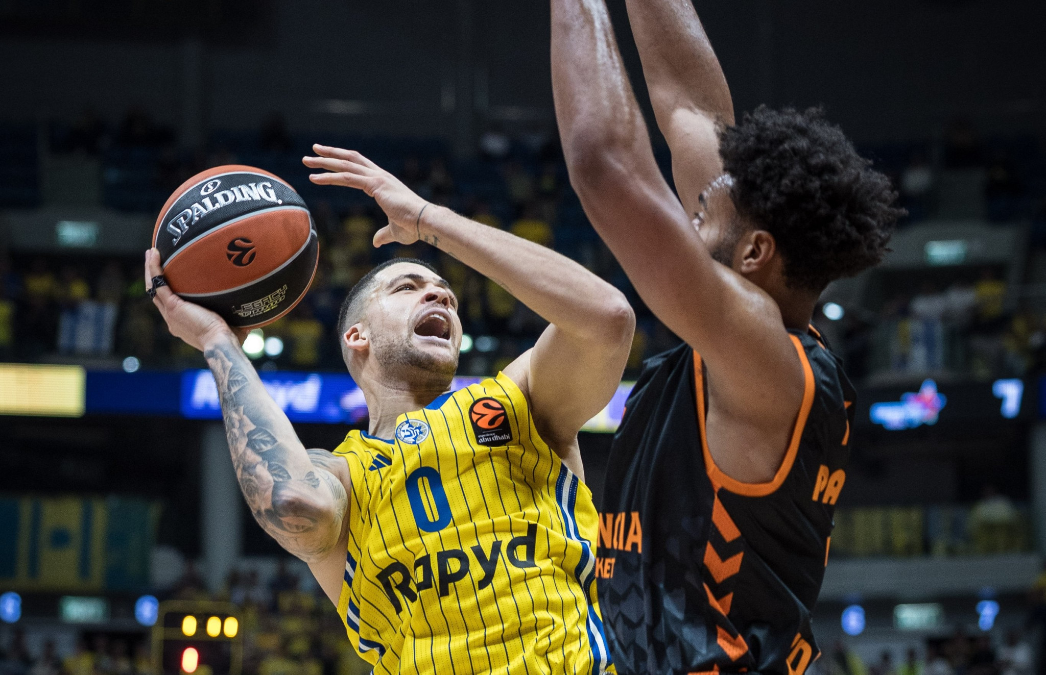 Έμεινε όρθια η Μακάμπι και... προσγείωσε τη Βαλένθια