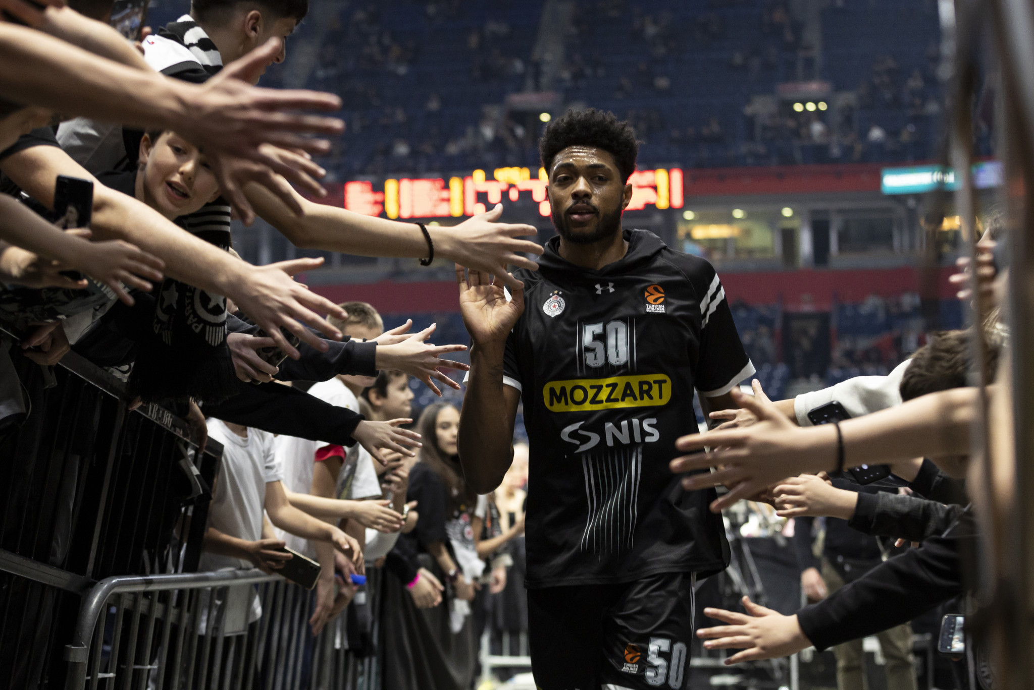 Η Παρτίζαν σκέφτεται την επιστροφή του Καμπόκλο - Πως επηρεάζει αυτό την υπόθεση Ταϊρίκ Τζόουνς