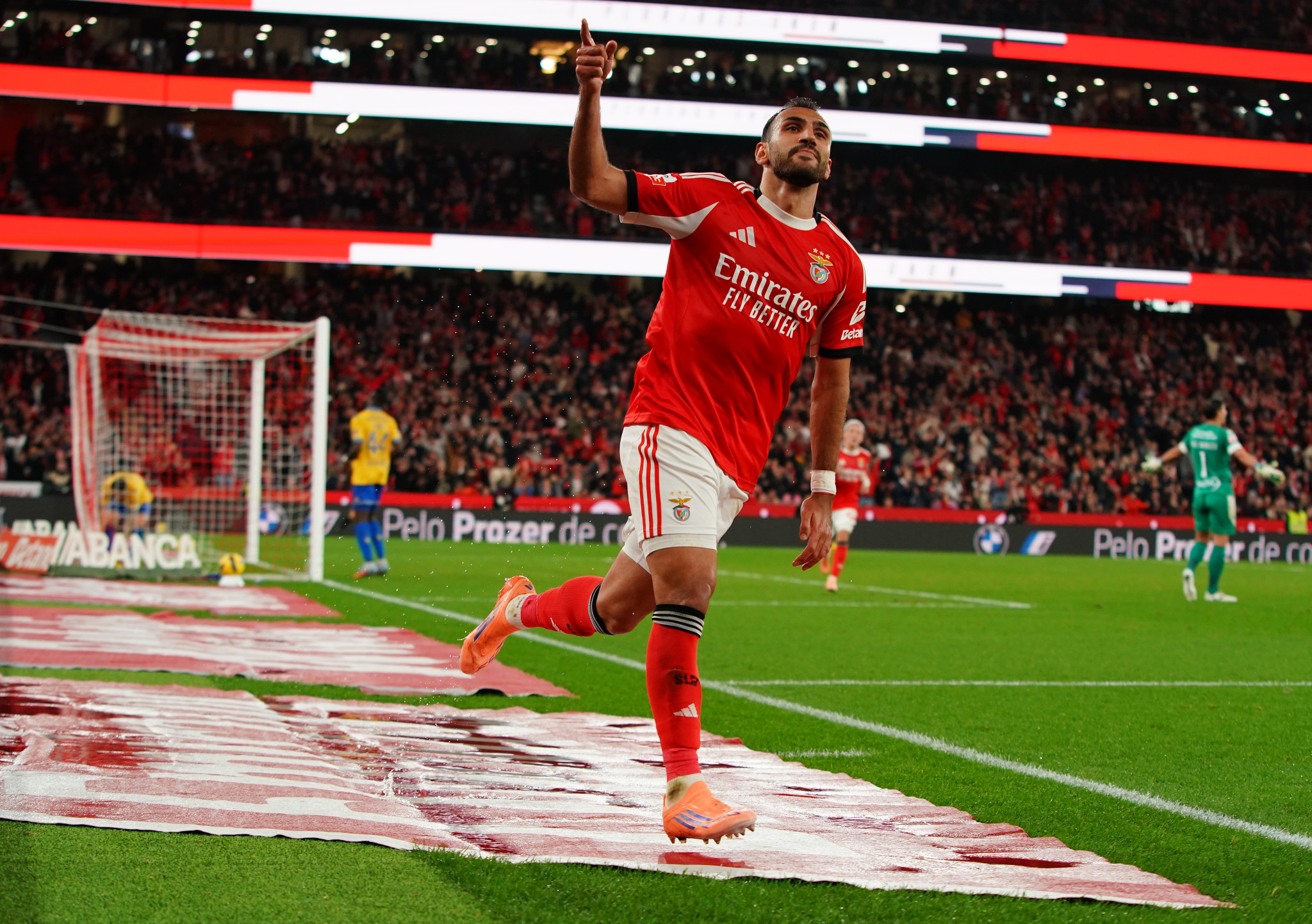 Ο ασύλληπτος Παυλίδης πέτυχε χατ τρικ και οδήγησε τη Μπενφίκα στη νίκη επί της Εστορίλ