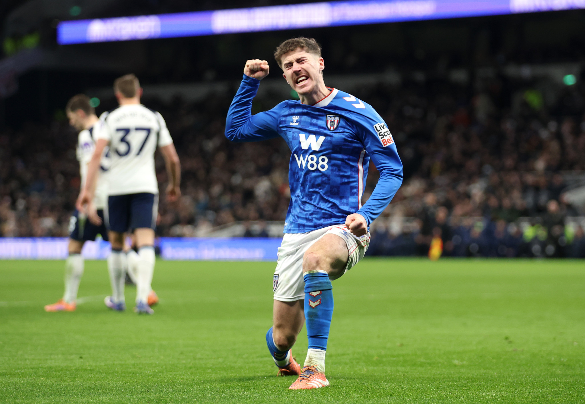 Πήρε βαθμό στο Λονδίνο κόντρα στην Τότεναμ η Σάντερλαντ - Τεσσάρα της Μπρέντφορντ στην Έβερτον