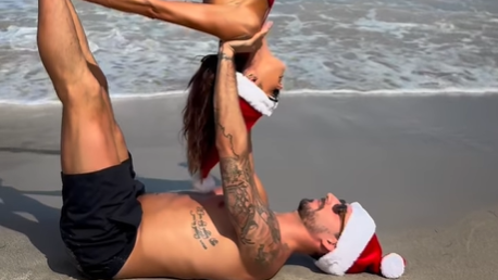 Ο Τραπ και η κουκλάρα σύντροφός του σε απίθανα και τολμηρά ακροβατικά (video)