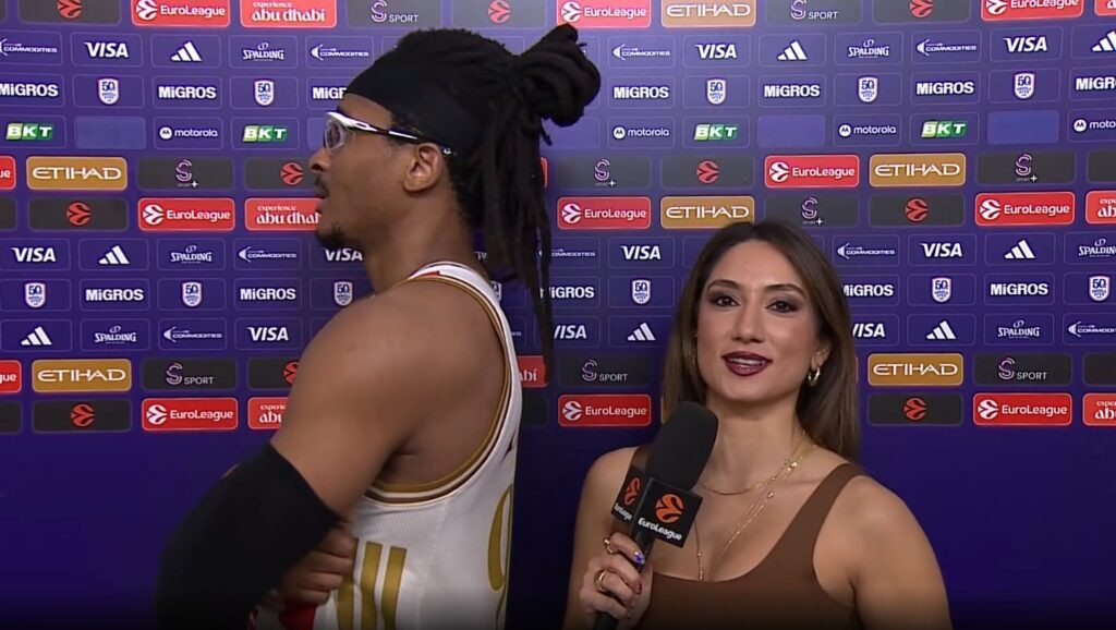 Ο Μονέκε έκανε δηλώσεις στην Ντενίζ Ακσόι με γυρισμένη πλάτη!