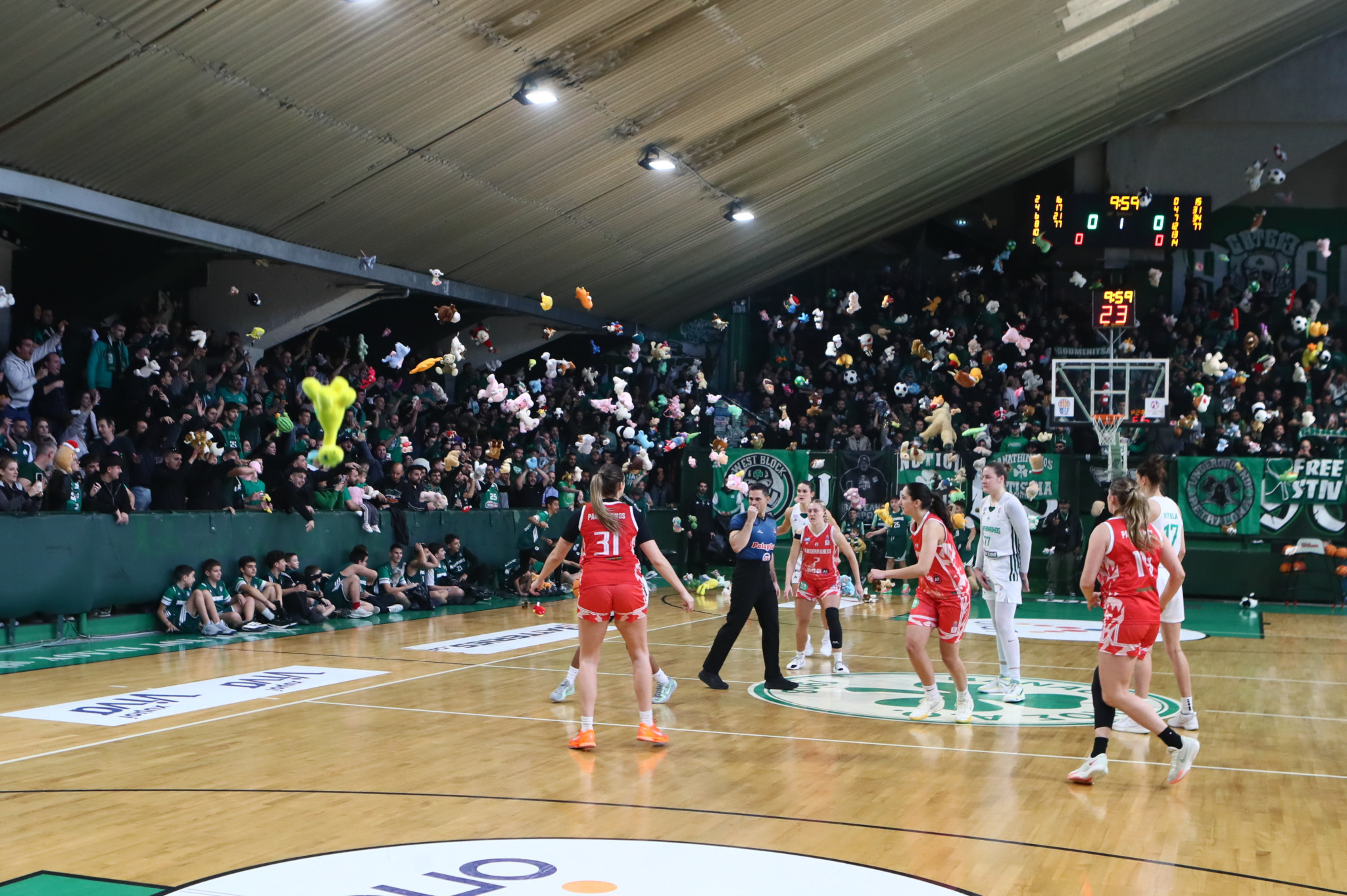 Υπέροχη φιλανθρωπική ενέργεια με λούτρινα από τους φίλους του Παναθηναϊκού (photos-video)