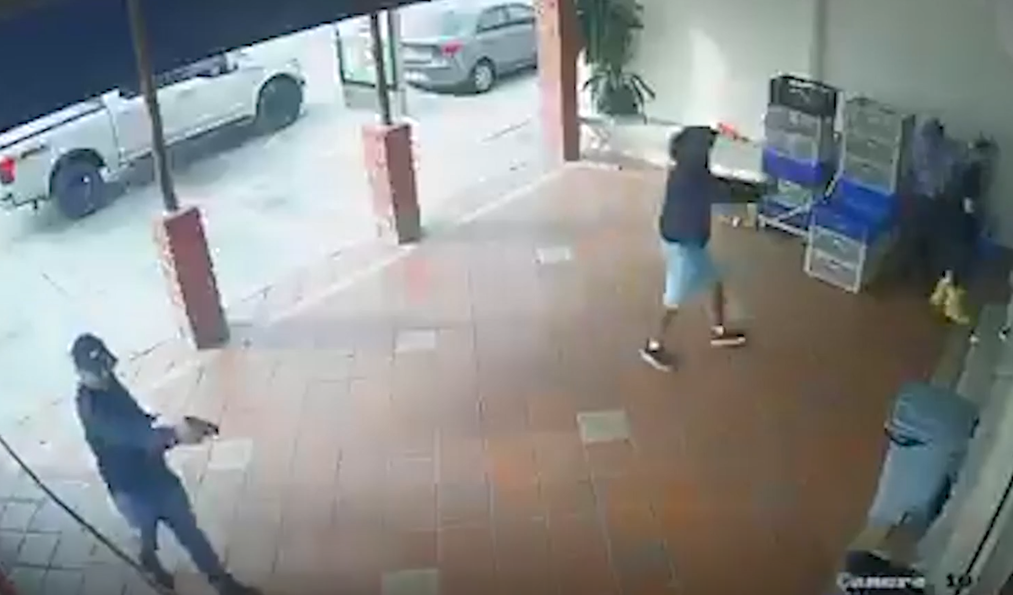 Σκληρές εικόνες - Η στιγμή που οι δράστες ανοίγουν πυρ και δολοφονούν τον Πινέιδα (video)