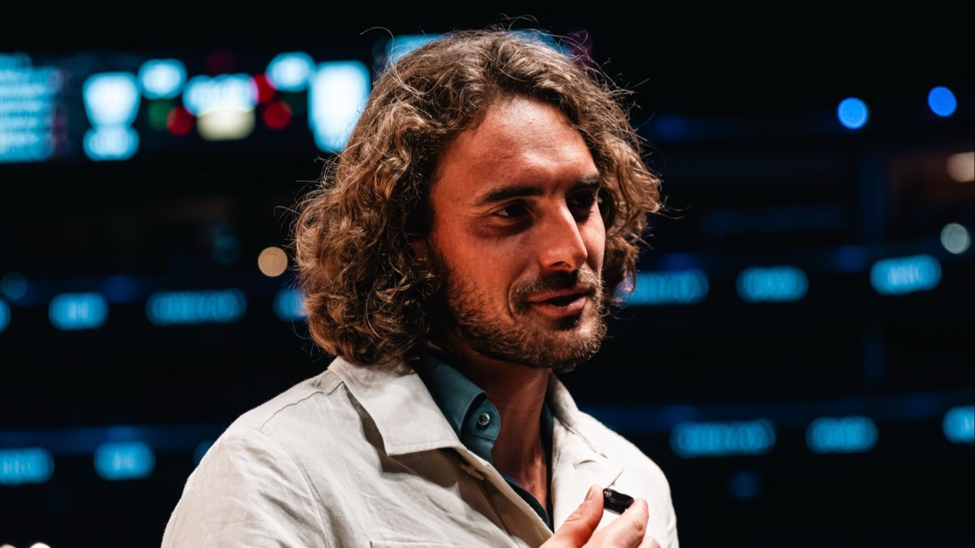 Ο Τσιτσιπάς είδε από κοντά αγώνα της EuroLeague στο Ντουμπάι (photo)