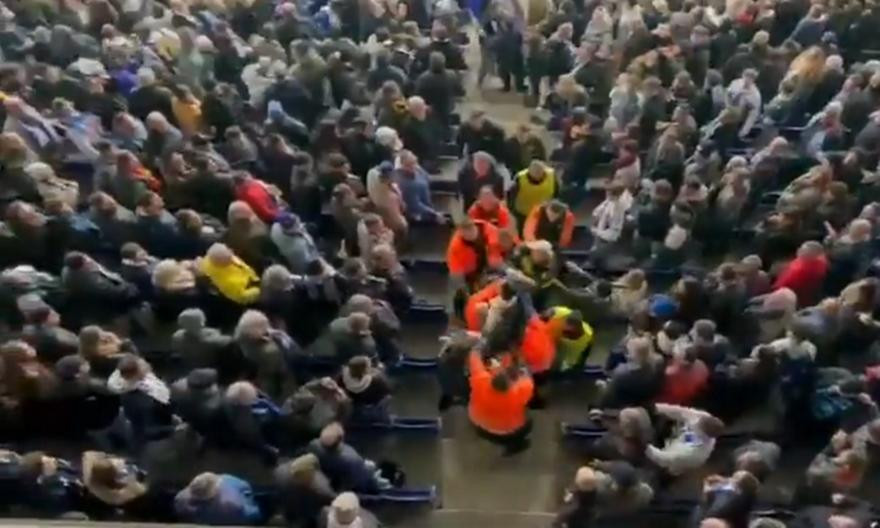 Ξέφυγε η κατάσταση στο Εσπανιόλ - Μπαρτσελόνα: Χρειάστηκαν επτά σεκιούριτι για να απομακρύνουν οπαδό