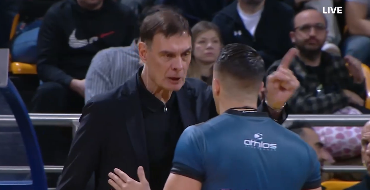 Ο Γουόκαπ ξεκίνησε δυναμικά κόντρα στον Άρη, έπειτα πήρε τεχνική ποινή κι ο Μπαρτζώκας έγινε έξαλλος (videos)