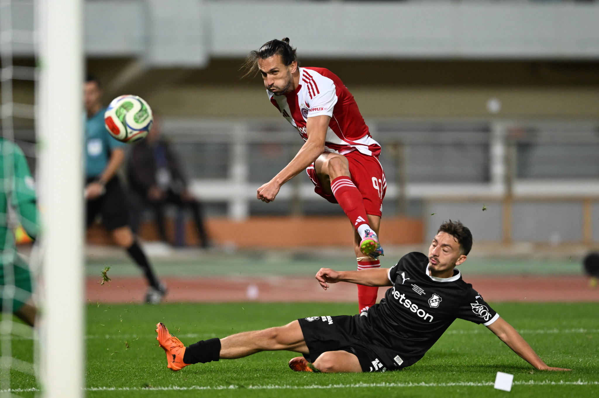 Φοβερή ενέργεια του Γιαζίτσι για το 3-0 του Ολυμπιακού (video)