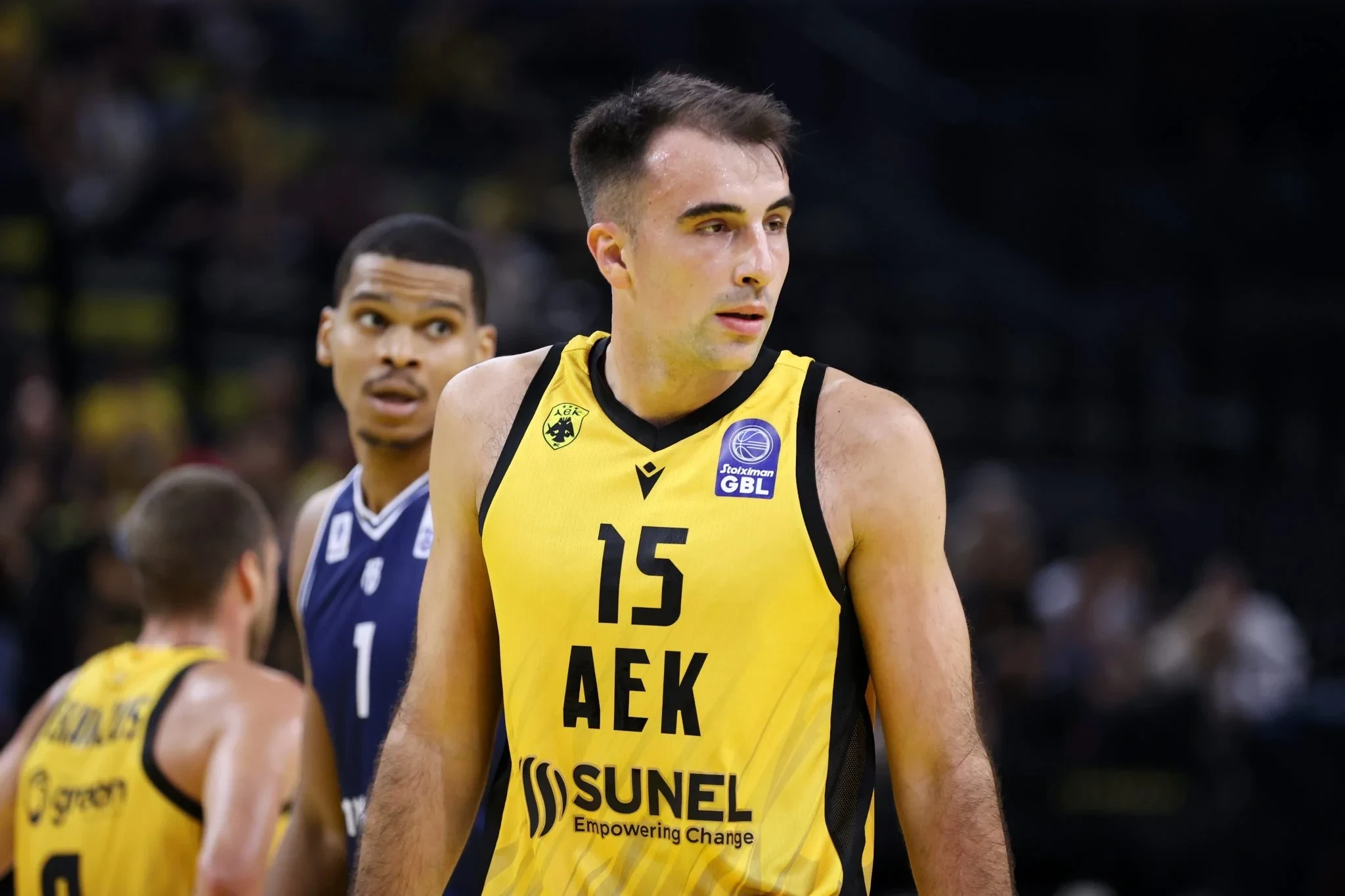 Εκτός προπόνησης Κατσίβελης και Πετσάρσκι στην ΑΕΚ