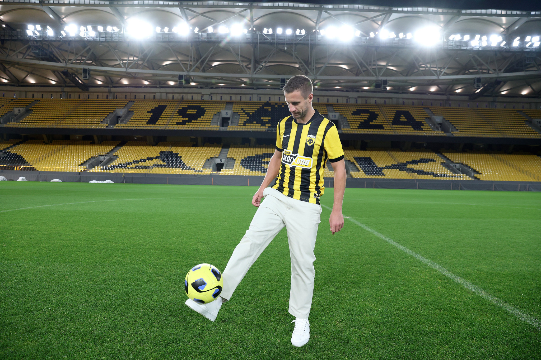 Ατζέντης Βάργκα: «Τεράστιο βήμα μπροστά για την καριέρα του η ΑΕΚ»