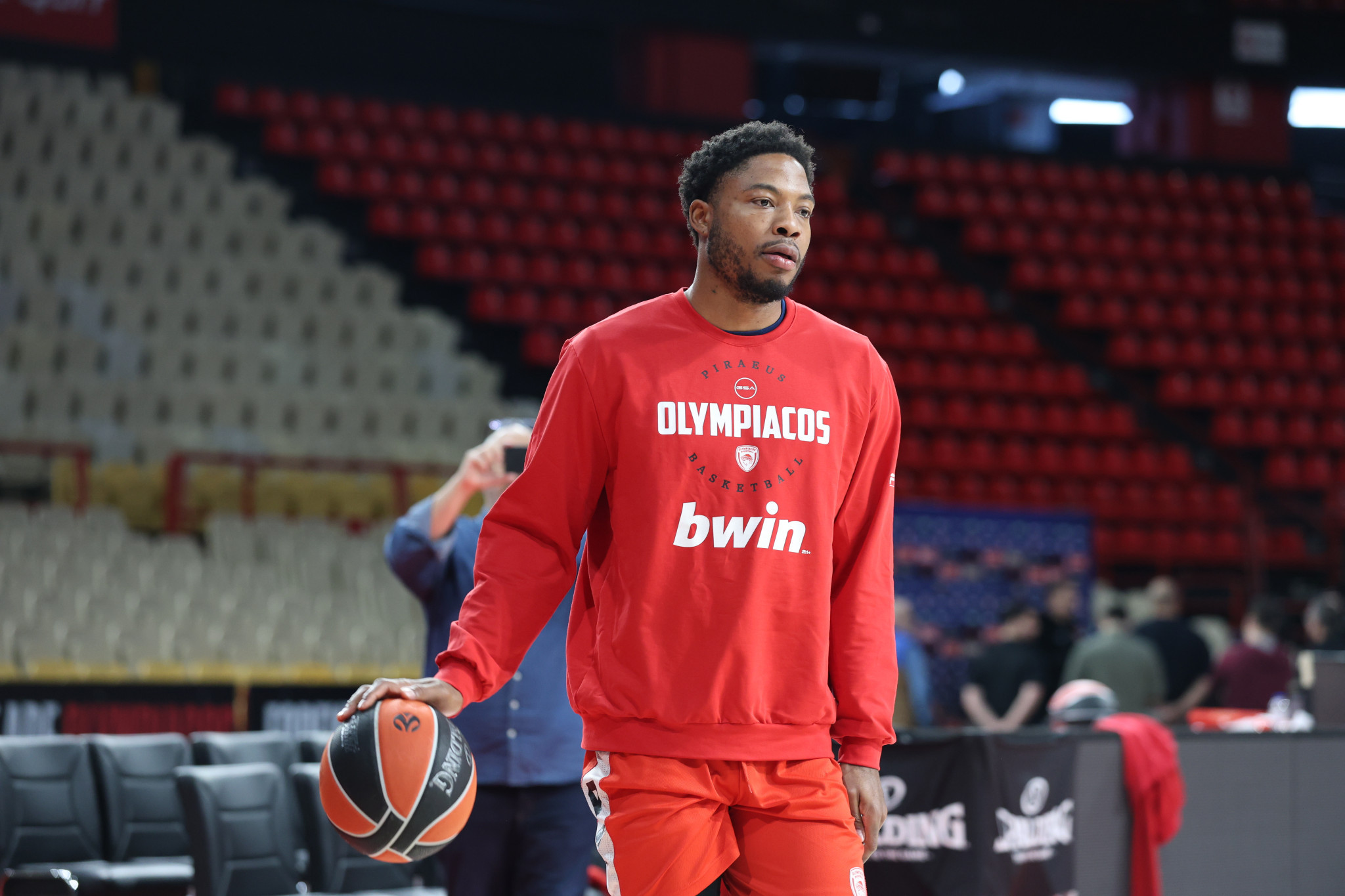 Πρώτη προπόνηση του Τζόουνς με τον Ολυμπιακό (video)