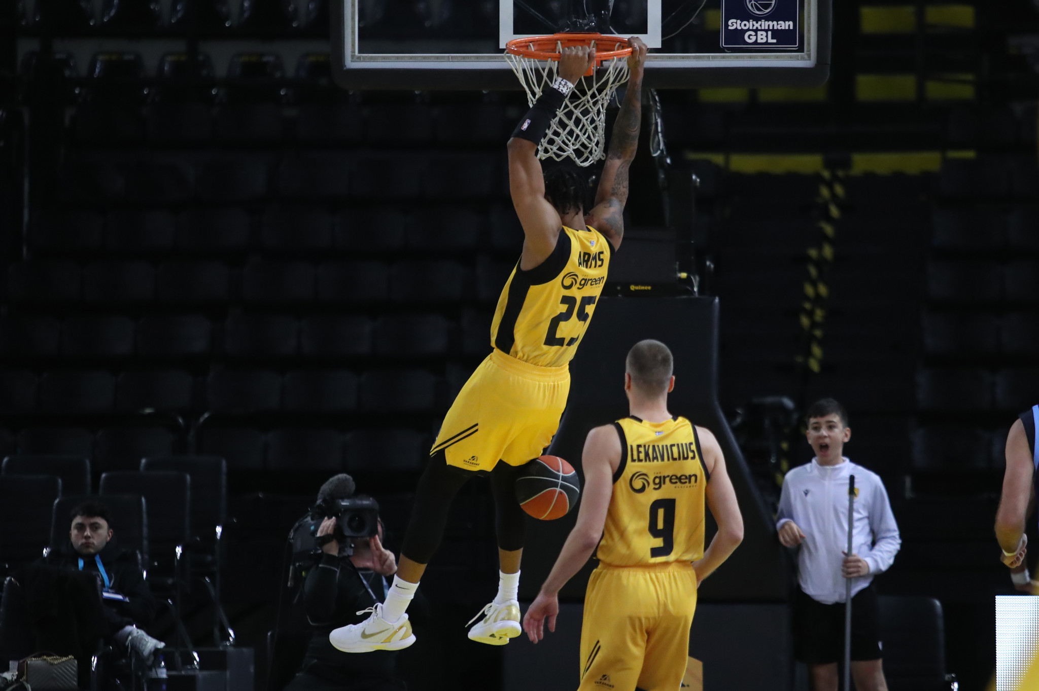 Καταιγιστική ΑΕΚ «πάτησε» τη Μύκονο με... καυτό δεύτερο μέρος