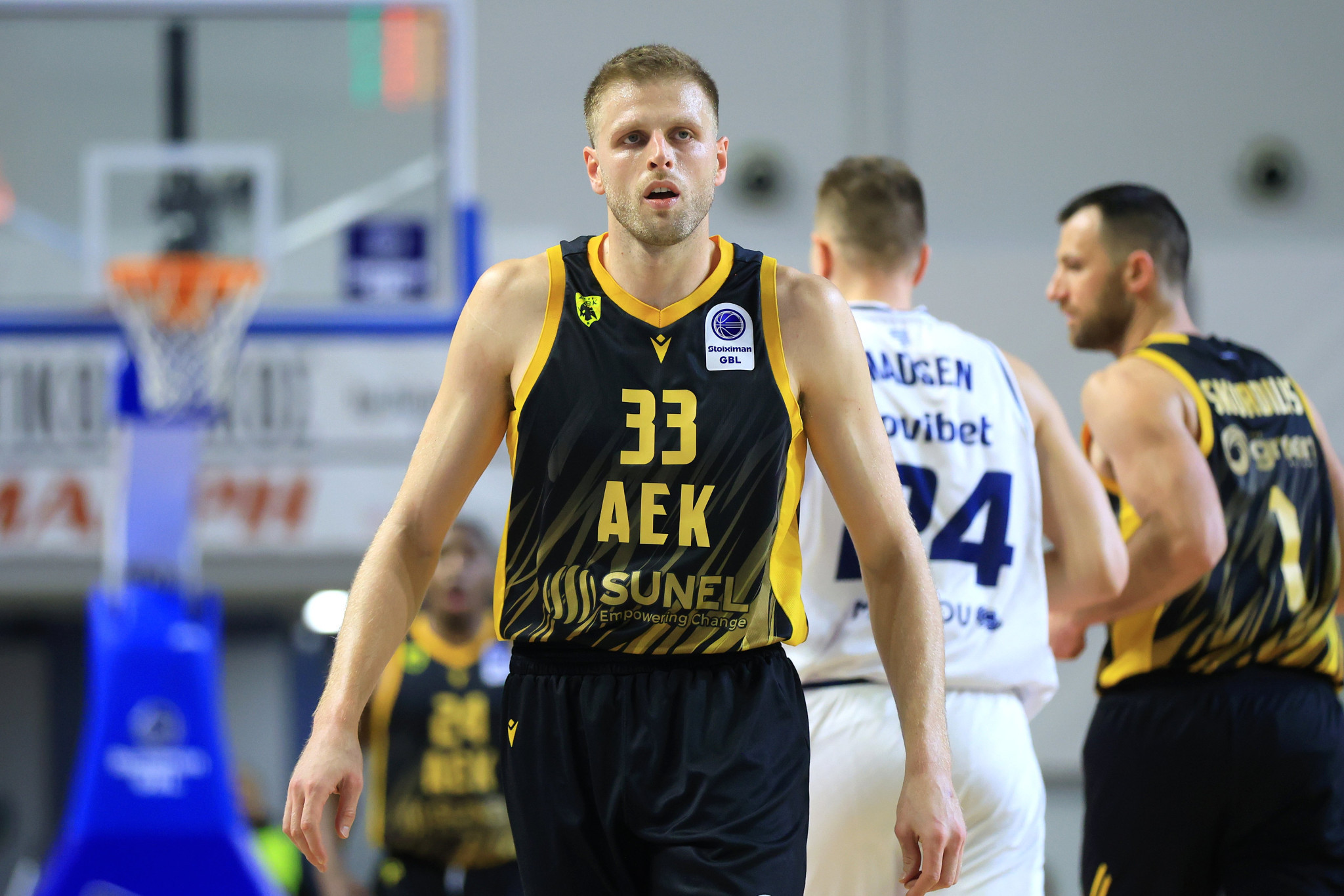 Ο Χαραλαμπόπουλος ανεβαίνει και βάζει μεγάλα σουτ για την ΑΕΚ (video)