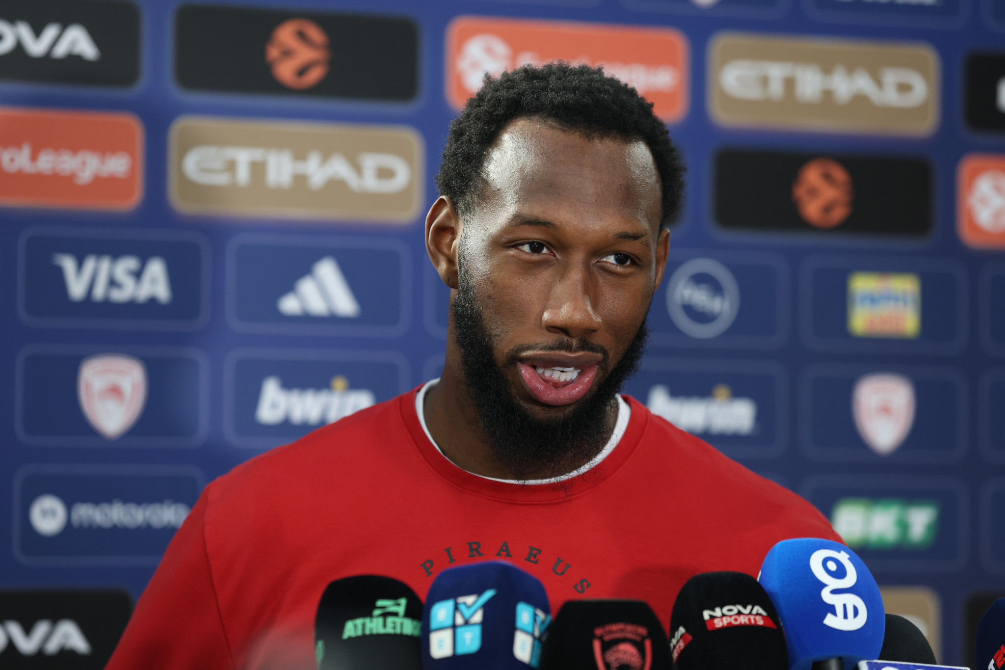 Χολ: «Να συνεχίσουμε να είμαστε η ίδια ομάδα όπως στα τρία τελευταία παιχνίδια»