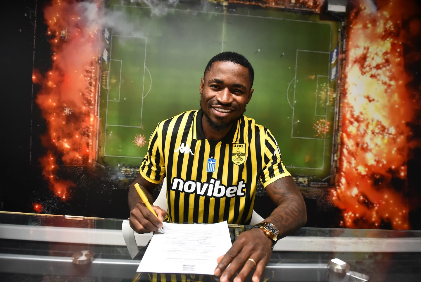 Παίκτης του Άρη και επίσημα ο Χόνγκλα